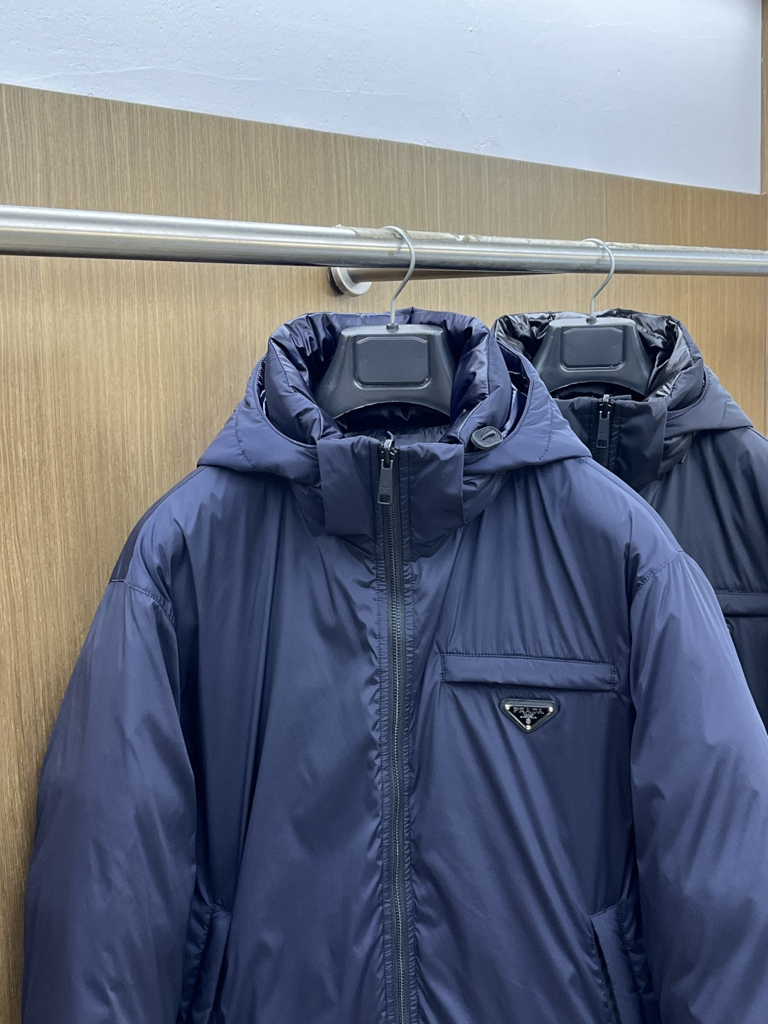 秋冬羽绒 🆕Prada普拉达 双面穿 2025ss秋冬新款时尚休闲羽绒外套连帽（可拆卸）.处处细节显工艺
