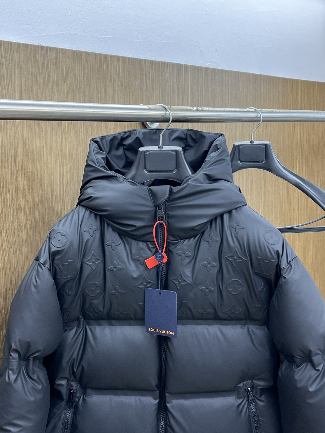 秋冬羽绒 LOUIS VUITTON/路易威登 SS25官网走秀款压花老花皮质拼接立领羽绒服夹克外套 L