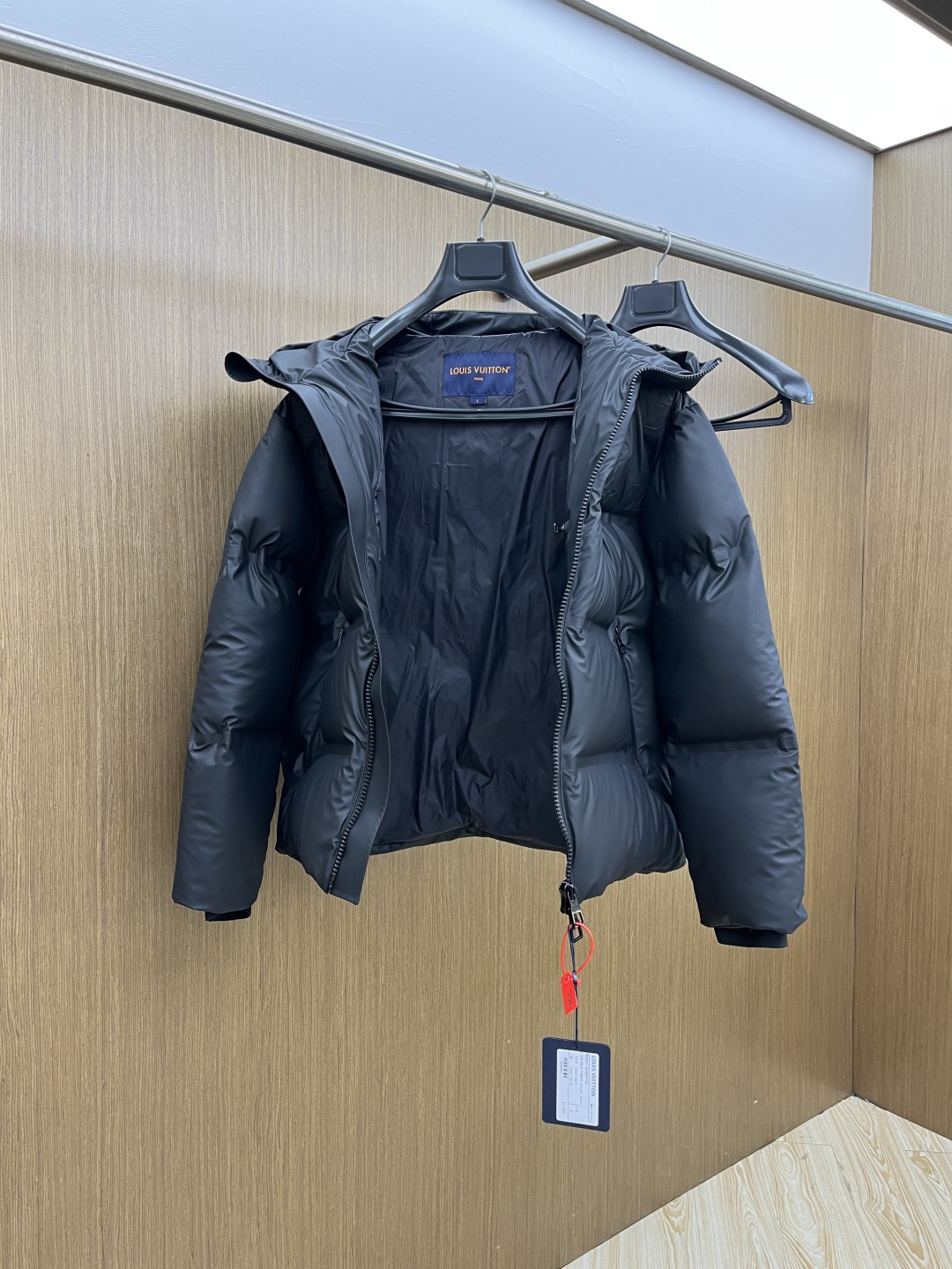 秋冬羽绒 LOUIS VUITTON/路易威登 SS25官网走秀款压花老花皮质拼接立领羽绒服夹克外套 L