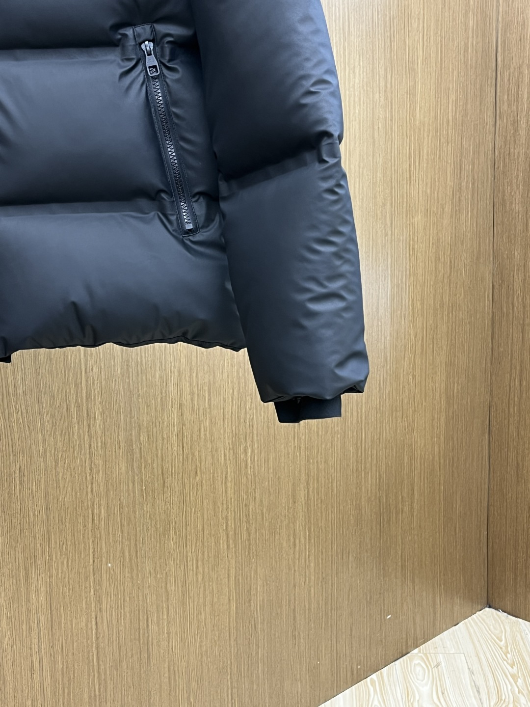 秋冬羽绒 LOUIS VUITTON/路易威登 SS25官网走秀款压花老花皮质拼接立领羽绒服夹克外套 L