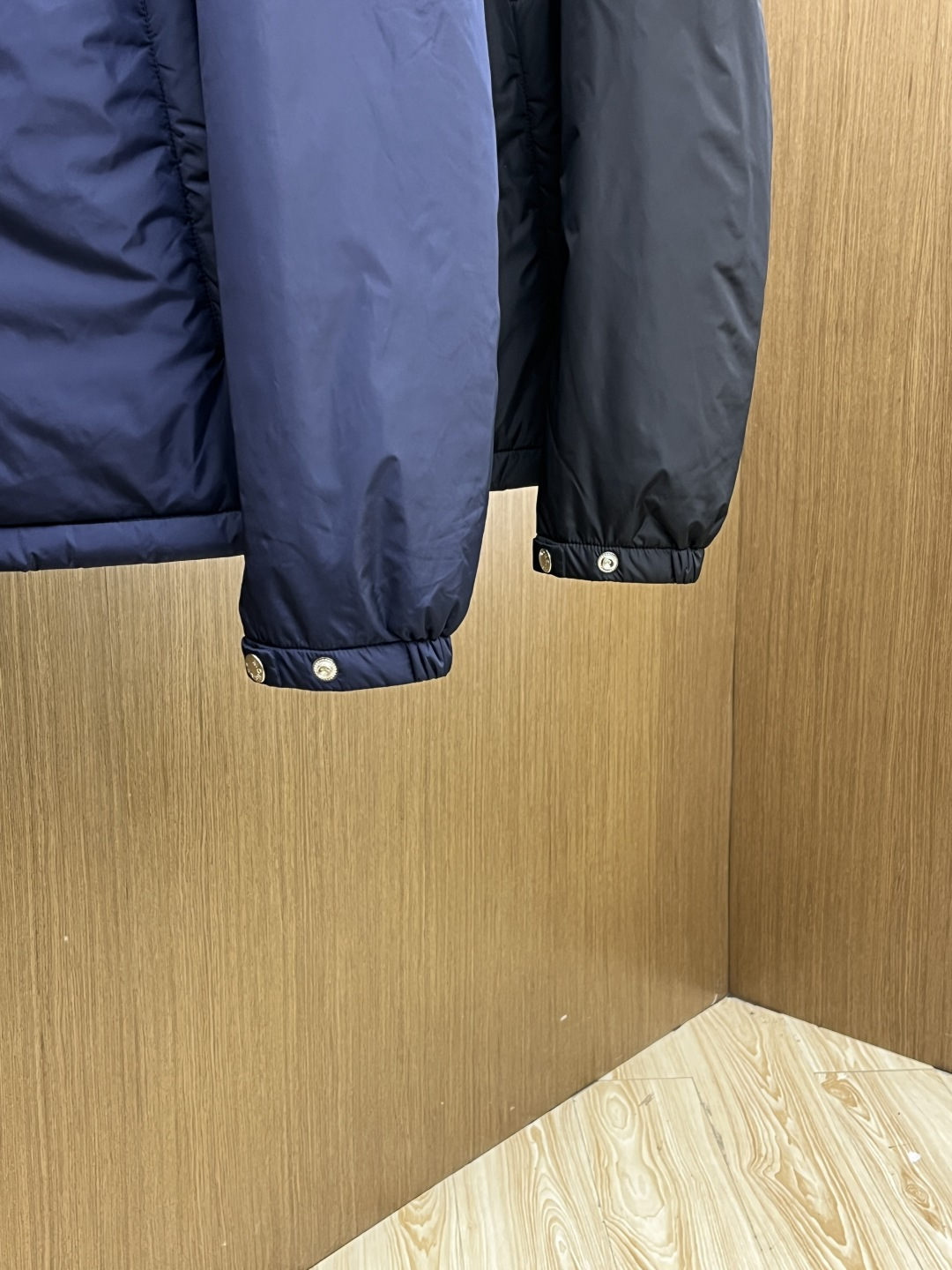 秋冬羽绒 Mon 25秋冬上新 蒙口连帽羽绒服 进口面料 定制五金 简约时尚 适配商务、休闲等多种场合 