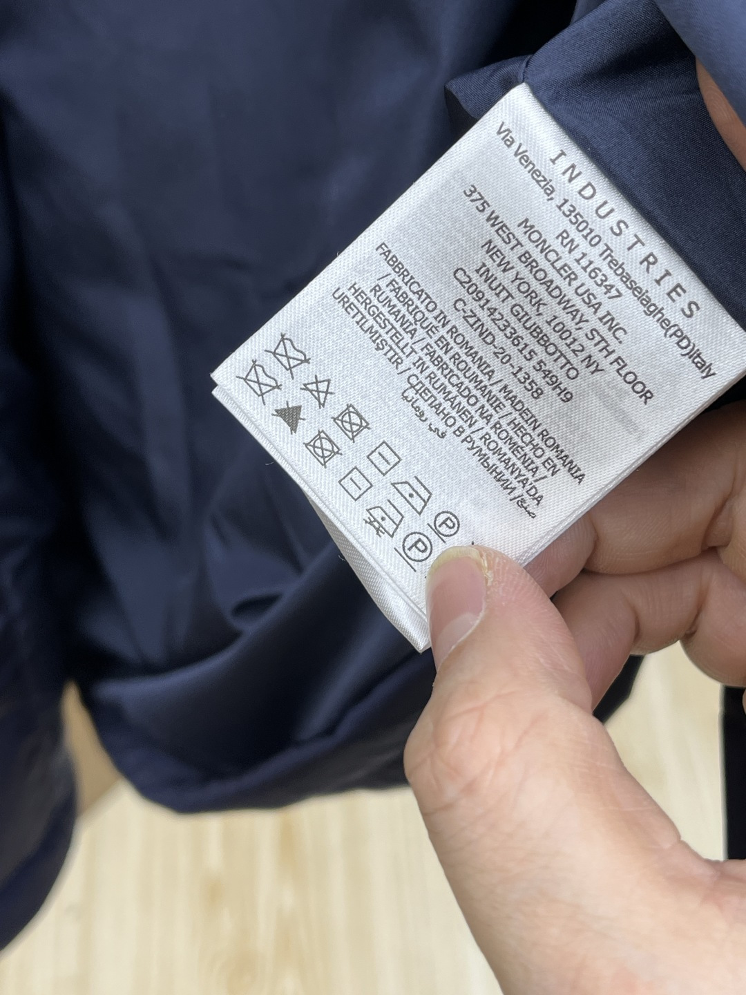 秋冬羽绒 Mon 25秋冬上新 蒙口连帽羽绒服 进口面料 定制五金 简约时尚 适配商务、休闲等多种场合 