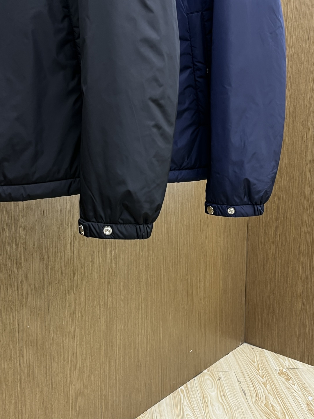 秋冬羽绒 Mon 25秋冬上新 蒙口连帽羽绒服 进口面料 定制五金 简约时尚 适配商务、休闲等多种场合 