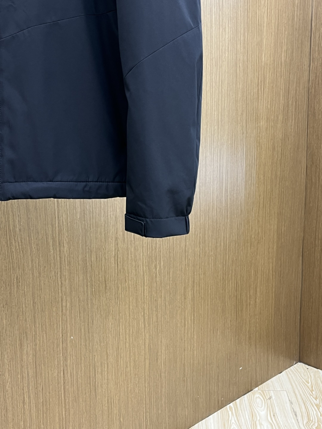 秋冬羽绒 Mon 25秋冬上新 蒙口连帽羽绒服 进口面料 定制五金 简约时尚 适配商务、休闲等多种场合 