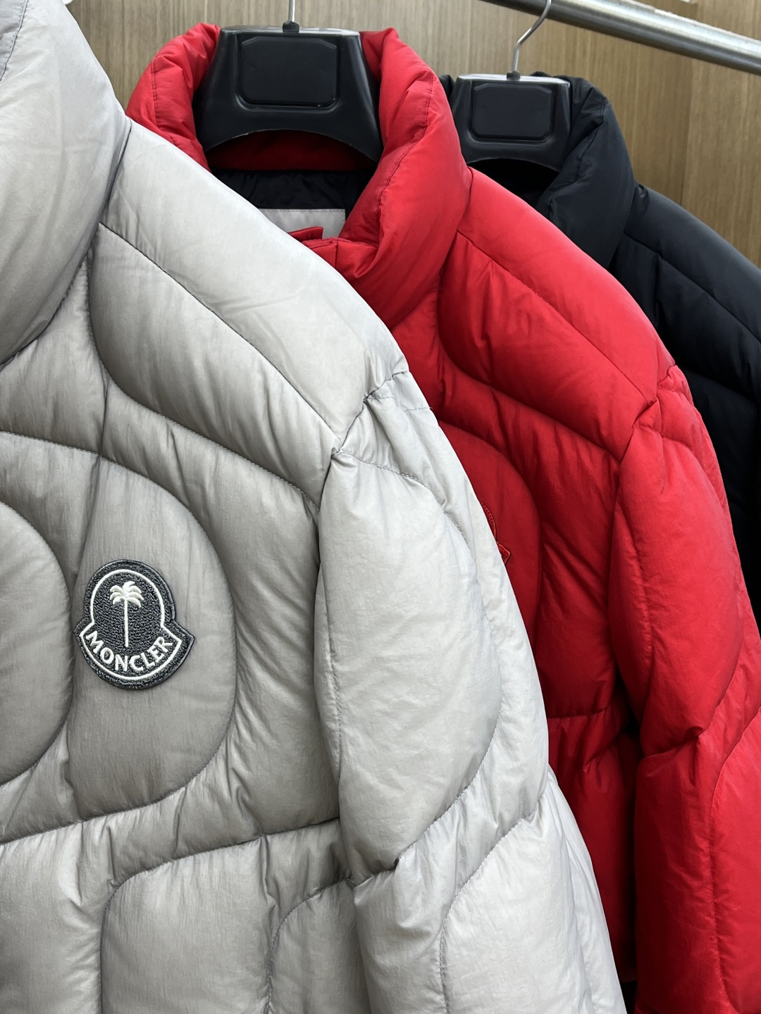 秋冬羽绒 Mon 🔥秋冬上新 蒙口立领羽绒服 进口面料 定制五金 简约时尚 适配商务、休闲等多种场合 专