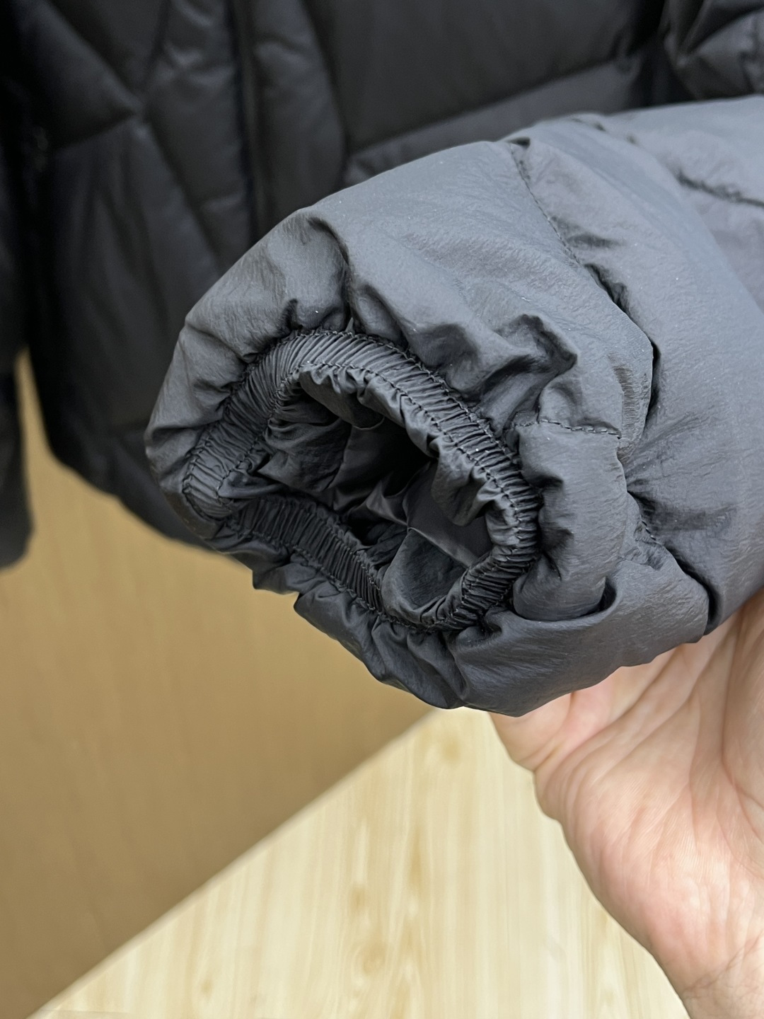 秋冬羽绒 Mon 🔥秋冬上新 蒙口立领羽绒服 进口面料 定制五金 简约时尚 适配商务、休闲等多种场合 专