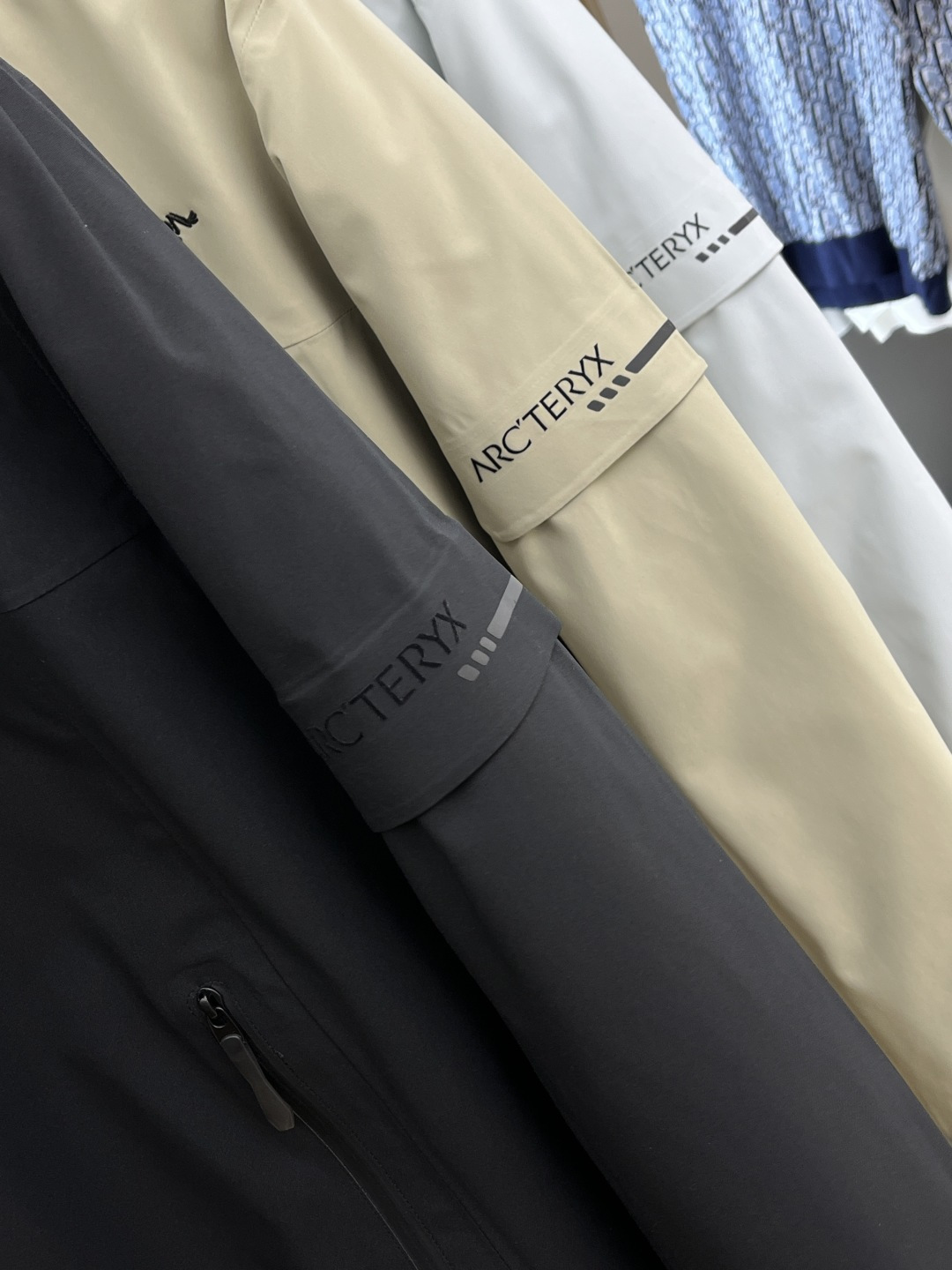 秋冬羽绒 始祖鸟 🔥今年鸟家王炸款三合一冲锋衣羽绒服了来了！一衣三穿！内胆带logo轻薄户外级羽绒服！外