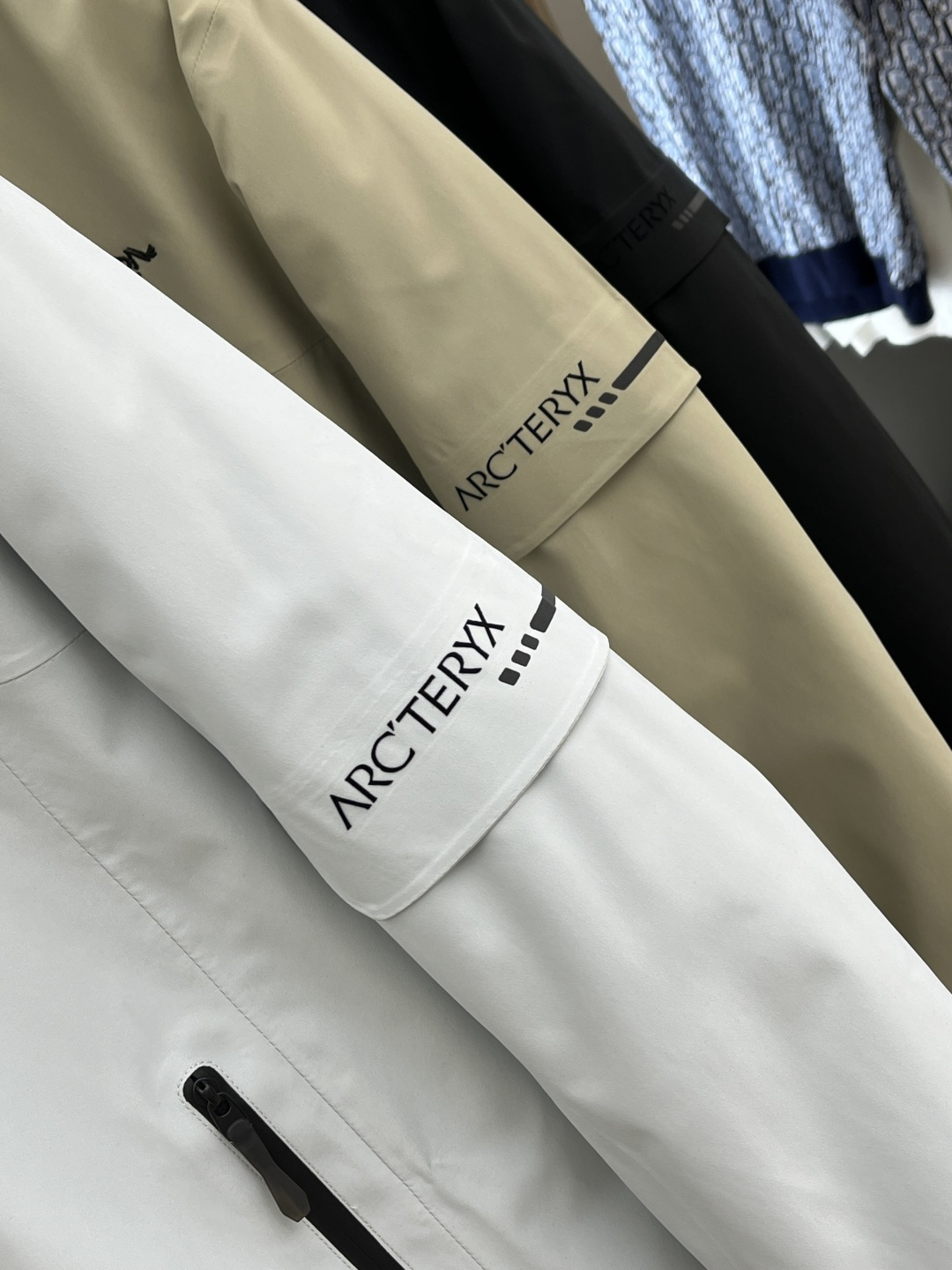 秋冬羽绒 始祖鸟 🔥今年鸟家王炸款三合一冲锋衣羽绒服了来了！一衣三穿！内胆带logo轻薄户外级羽绒服！外