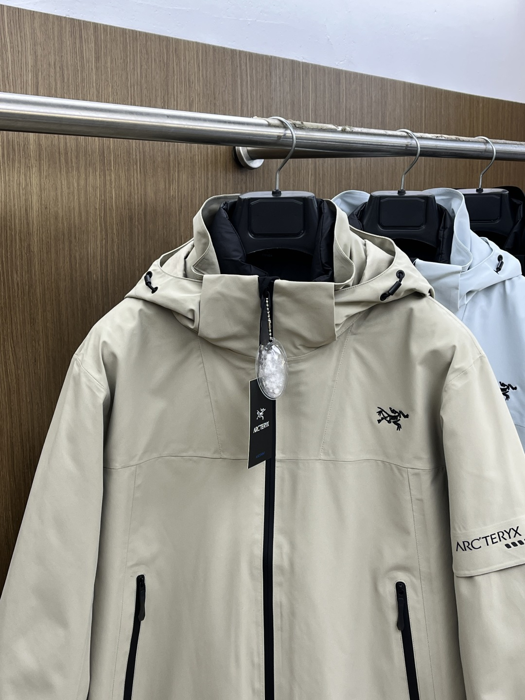 秋冬羽绒 始祖鸟 🔥今年鸟家王炸款三合一冲锋衣羽绒服了来了！一衣三穿！内胆带logo轻薄户外级羽绒服！外