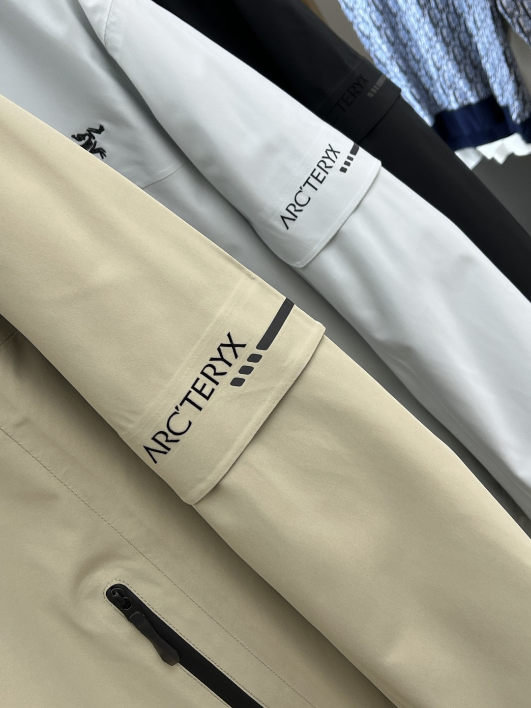 秋冬羽绒 始祖鸟 🔥今年鸟家王炸款三合一冲锋衣羽绒服了来了！一衣三穿！内胆带logo轻薄户外级羽绒服！外