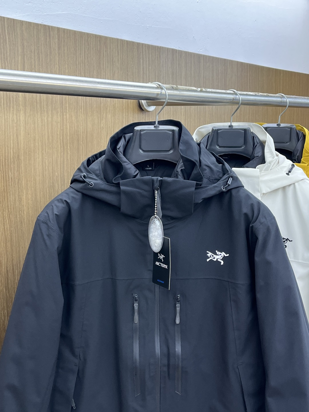 秋冬羽绒 始祖鸟 🔥今年鸟家王炸款三合一冲锋衣羽绒服了来了！一衣三穿！内胆带logo轻薄户外级羽绒服！外