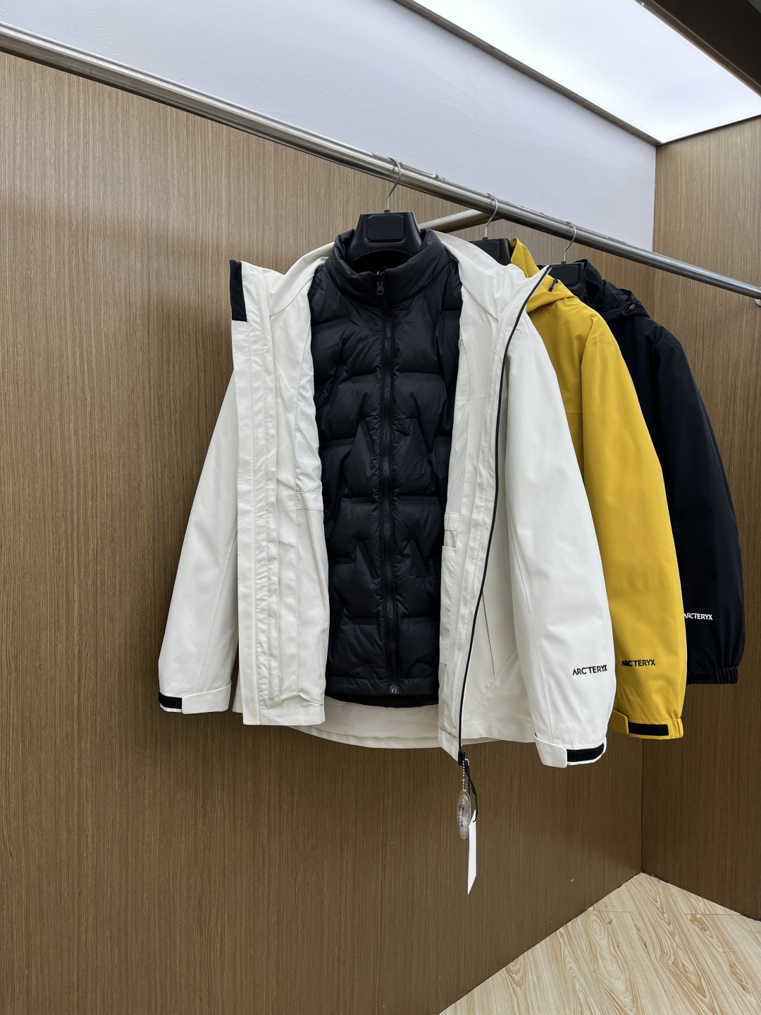 秋冬羽绒 始祖鸟 🔥今年鸟家王炸款三合一冲锋衣羽绒服了来了！一衣三穿！内胆带logo轻薄户外级羽绒服！外