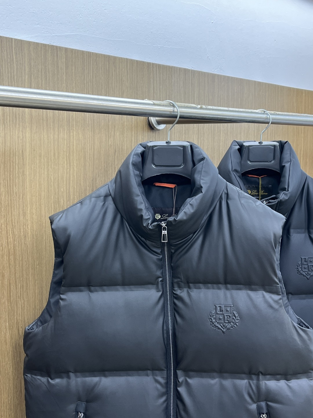 秋冬羽绒服 lP🆕 🔥🔥爆单王 25秋冬独家专供秋冬新款立领羽绒服马甲 贸易公司渠道稀出，降温天气必备的