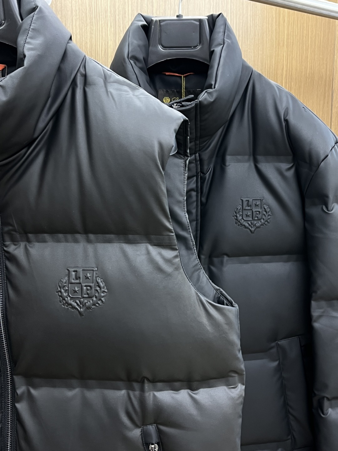 秋冬羽绒服 lP🆕 🔥🔥爆单王 25秋冬独家专供秋冬新款立领羽绒服马甲 贸易公司渠道稀出，降温天气必备的