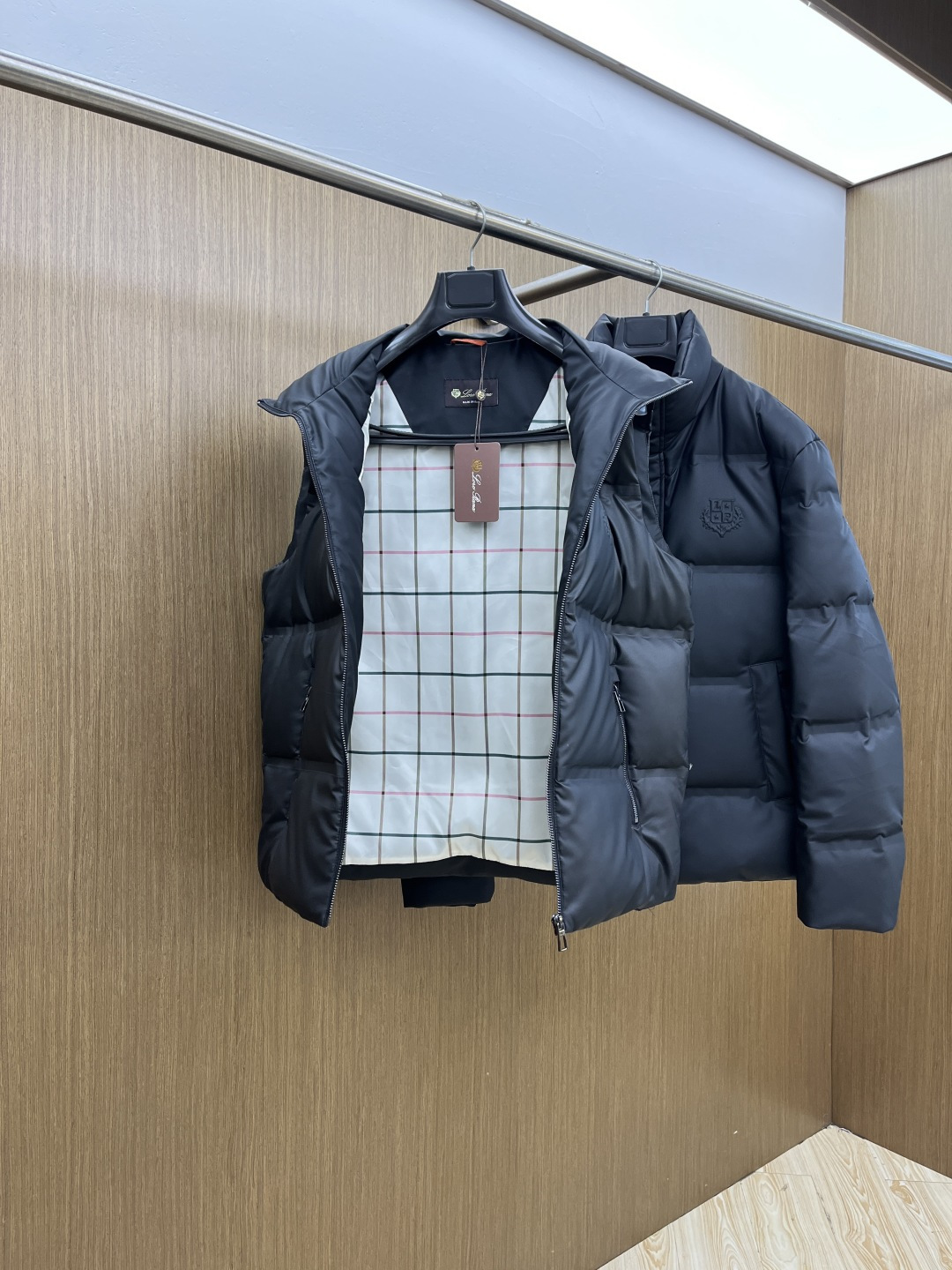 秋冬羽绒服 lP🆕 🔥🔥爆单王 25秋冬独家专供秋冬新款立领羽绒服马甲 贸易公司渠道稀出，降温天气必备的