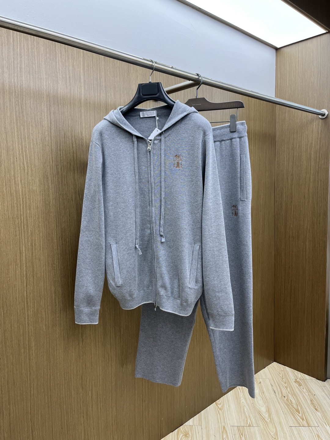 NO:613686,Autumn and winter/set BC Exclusively for autumn and winter new original men's casual sweater suits, high-end customization, high version, fashionable and versatile, original imported fabrics, logo pattern design, super soft and delicate feel, skin-friendly and comfortable to wear, high-end boutique, exquisite upper body made by the factory, very good, men's essential items19860909秋冬/套 BC 独家专供秋冬新款原单男士休闲毛衣套装 高端定制 高版本 时尚百搭爆款原版进口面料 logo图案设计 手感超柔软细腻 穿着亲肤舒适 高端精品 代工厂精细做上身非常赞 男士必备单品 xd三标齐全 尺码M-3XL,,sweaters,alexander wang,Men's clothing