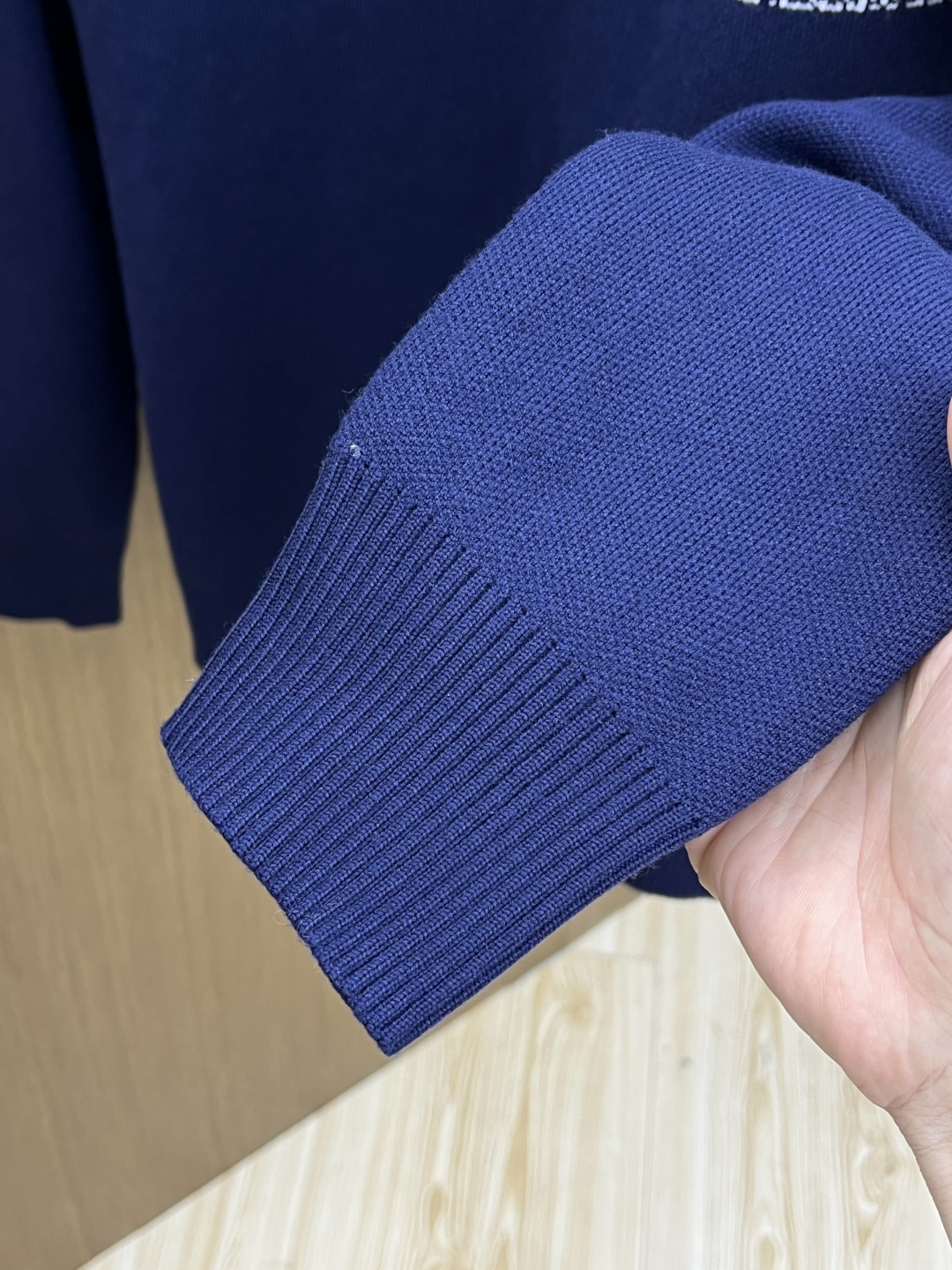 秋冬爆品 CD 🔥🔥aw秋冬新款 同步 时尚经典针织毛衣 秋冬必备款 采用针织衫加厚毛衣，精致简洁大方 