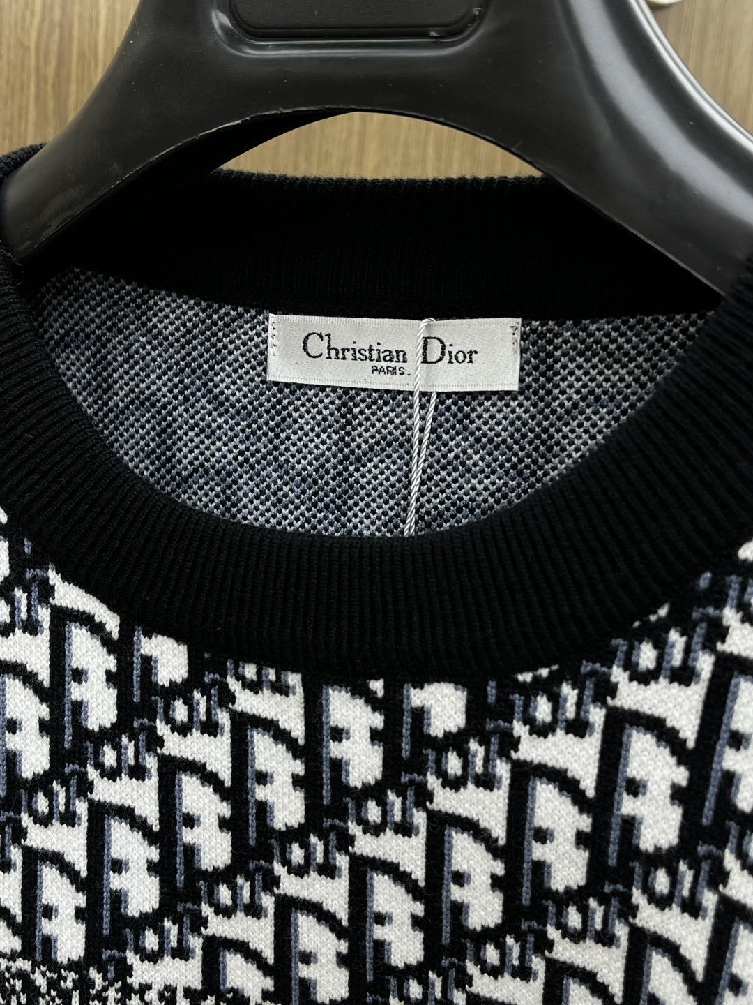 秋冬爆品 CD 🔥🔥aw秋冬新款 同步 时尚经典针织毛衣 秋冬必备款 采用针织衫加厚毛衣，精致简洁大方 