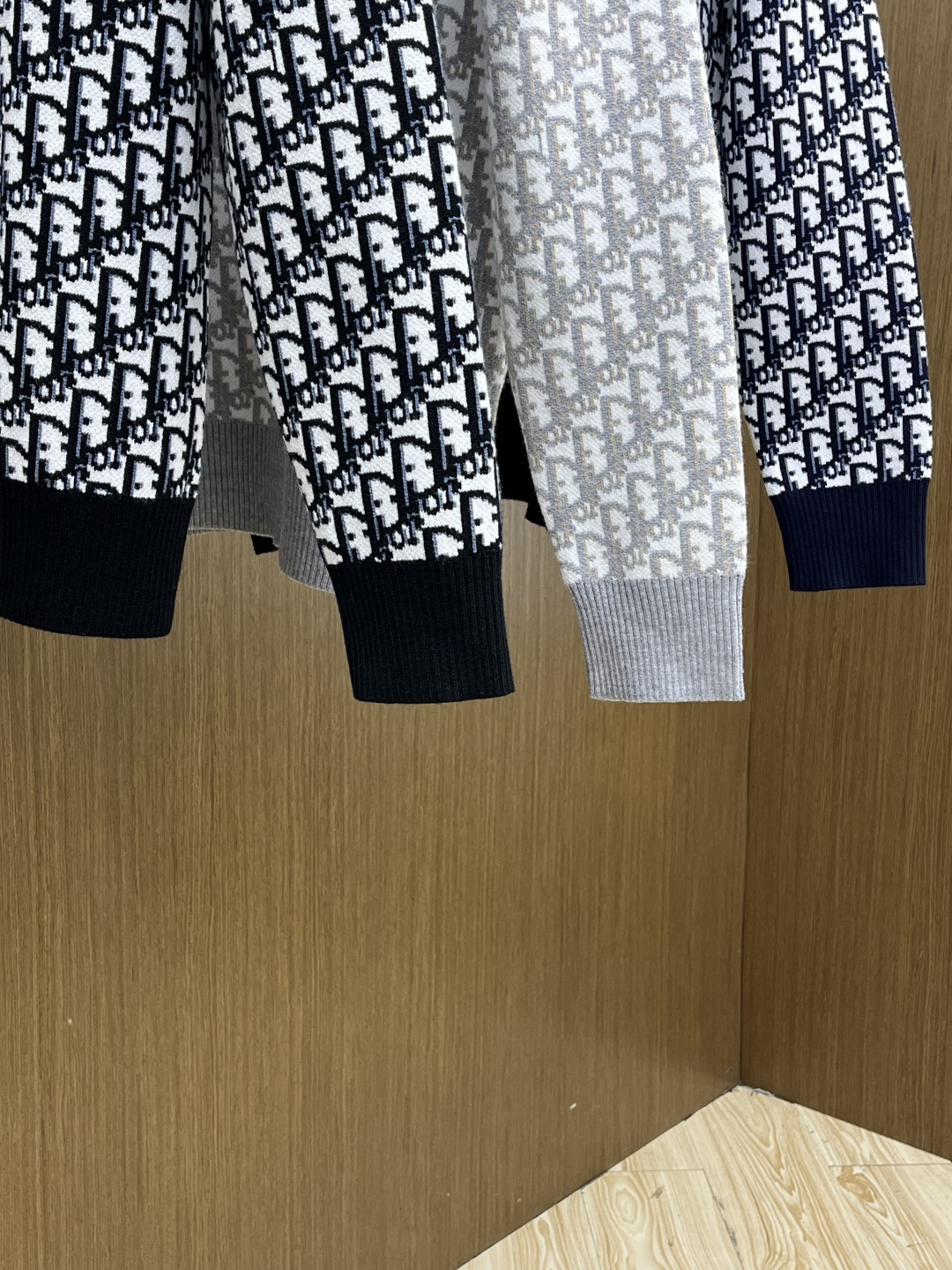 秋冬爆品 CD 🔥🔥aw秋冬新款 同步 时尚经典针织毛衣 秋冬必备款 采用针织衫加厚毛衣，精致简洁大方 