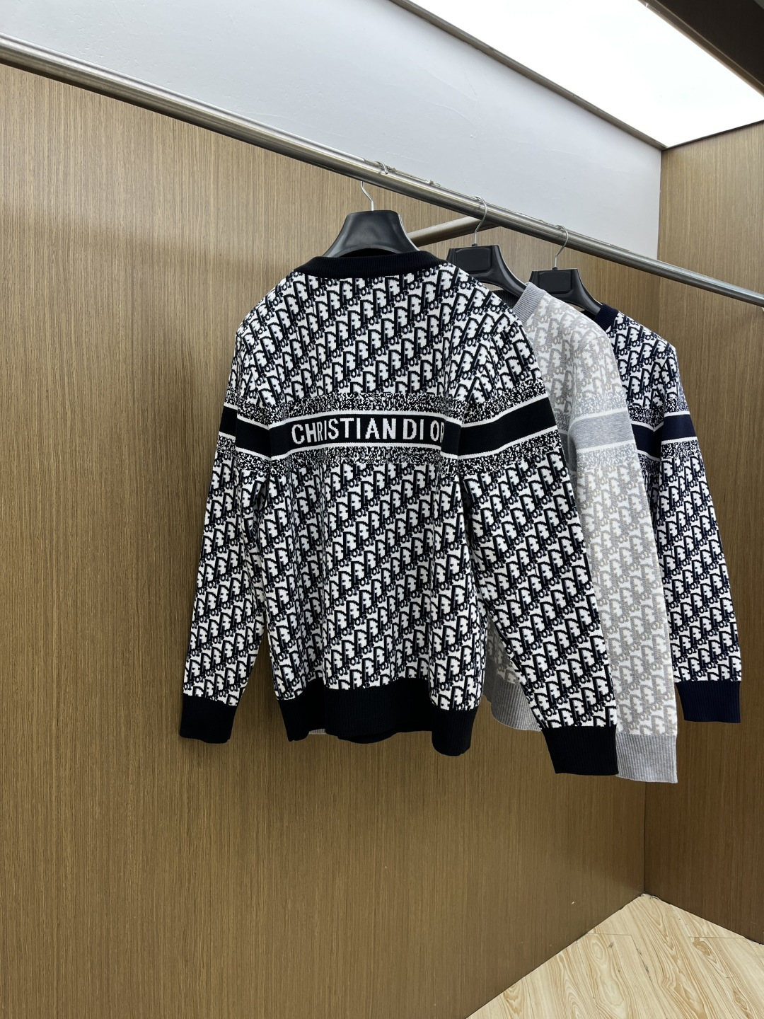 秋冬爆品 CD 🔥🔥aw秋冬新款 同步 时尚经典针织毛衣 秋冬必备款 采用针织衫加厚毛衣，精致简洁大方 