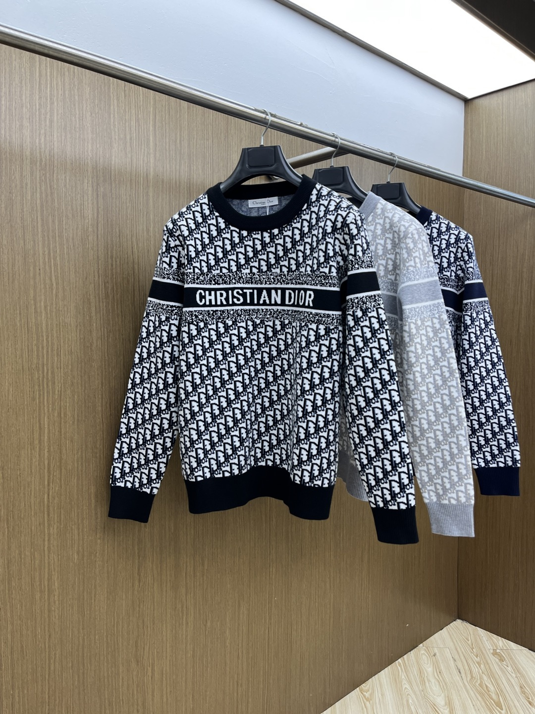 秋冬爆品 CD 🔥🔥aw秋冬新款 同步 时尚经典针织毛衣 秋冬必备款 采用针织衫加厚毛衣，精致简洁大方 