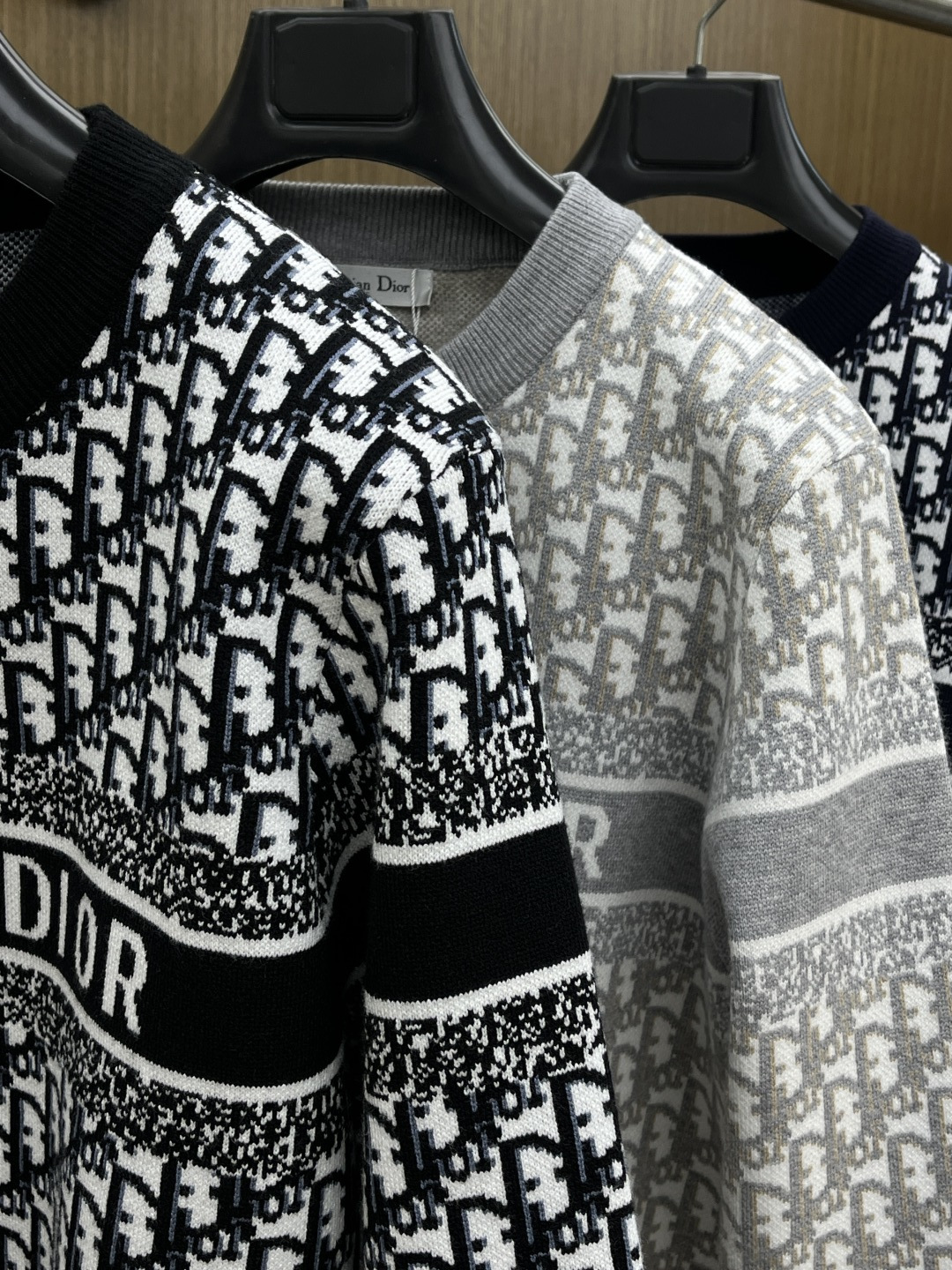 秋冬爆品 CD 🔥🔥aw秋冬新款 同步 时尚经典针织毛衣 秋冬必备款 采用针织衫加厚毛衣，精致简洁大方 