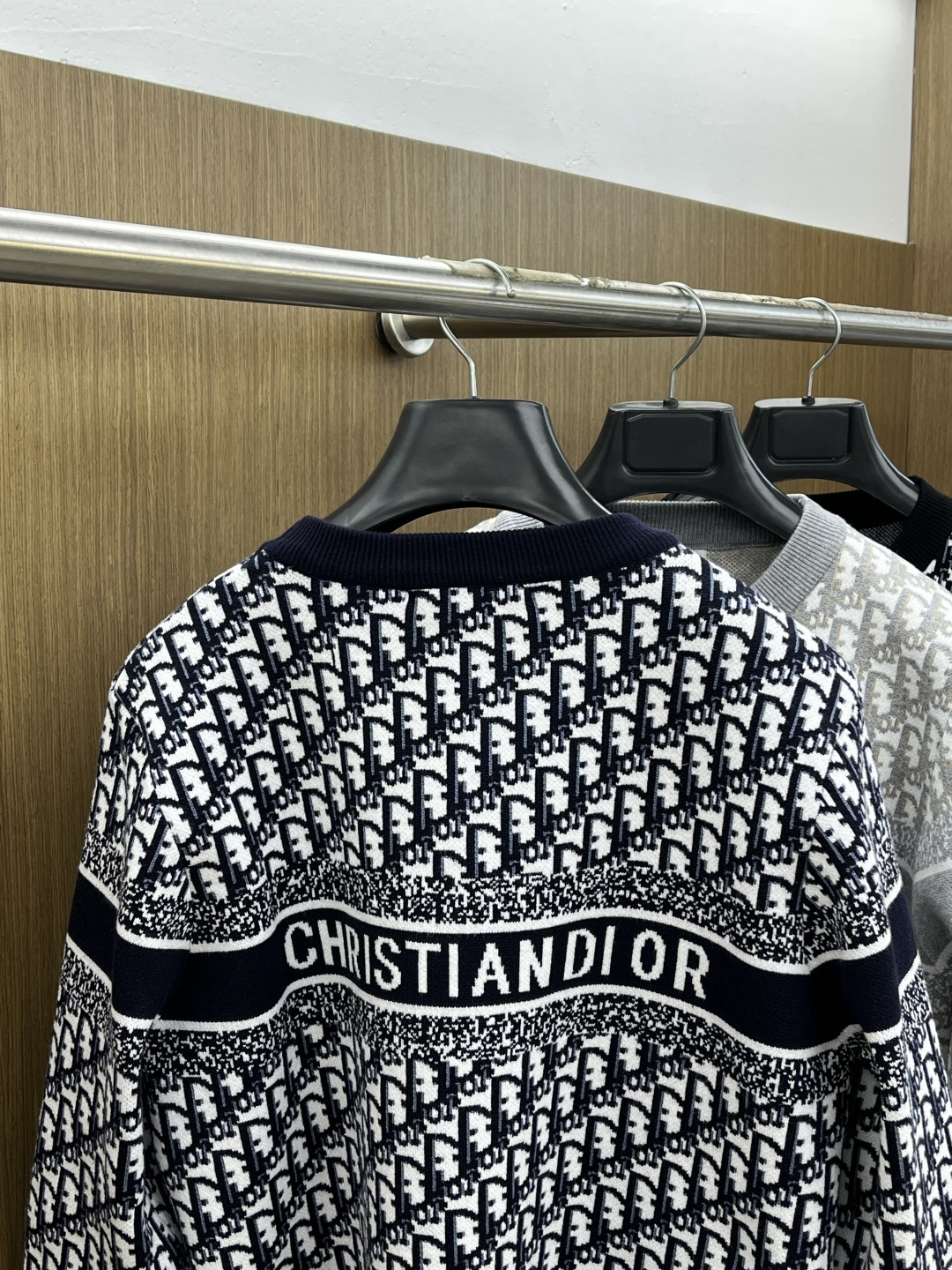 秋冬爆品 CD 🔥🔥aw秋冬新款 同步 时尚经典针织毛衣 秋冬必备款 采用针织衫加厚毛衣，精致简洁大方 