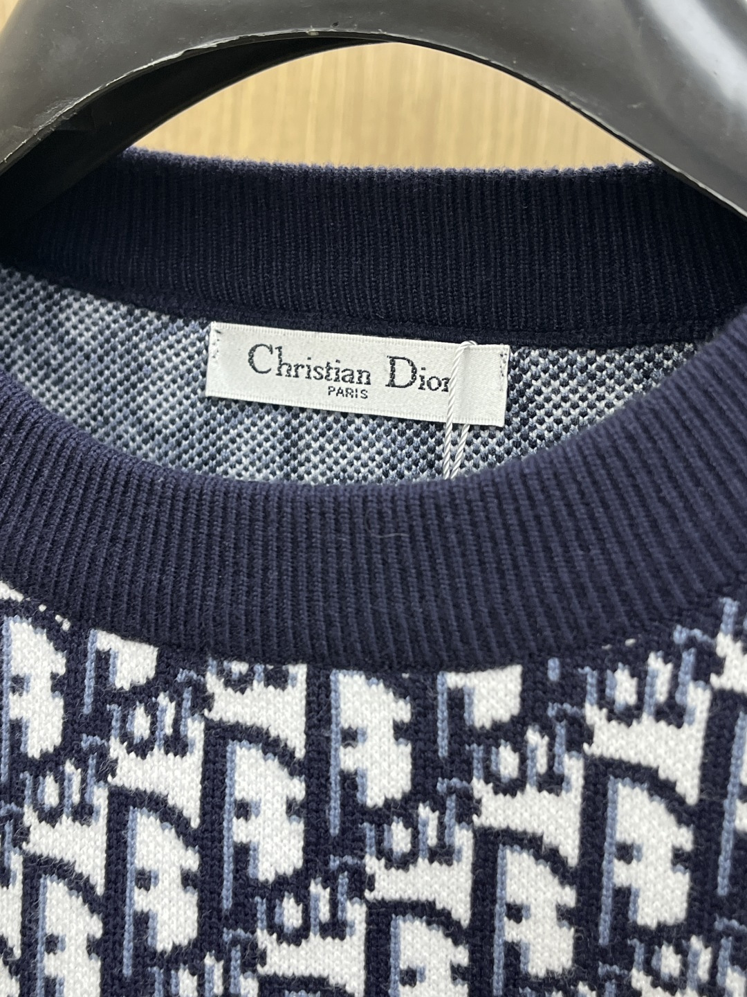 秋冬爆品 CD 🔥🔥aw秋冬新款 同步 时尚经典针织毛衣 秋冬必备款 采用针织衫加厚毛衣，精致简洁大方 