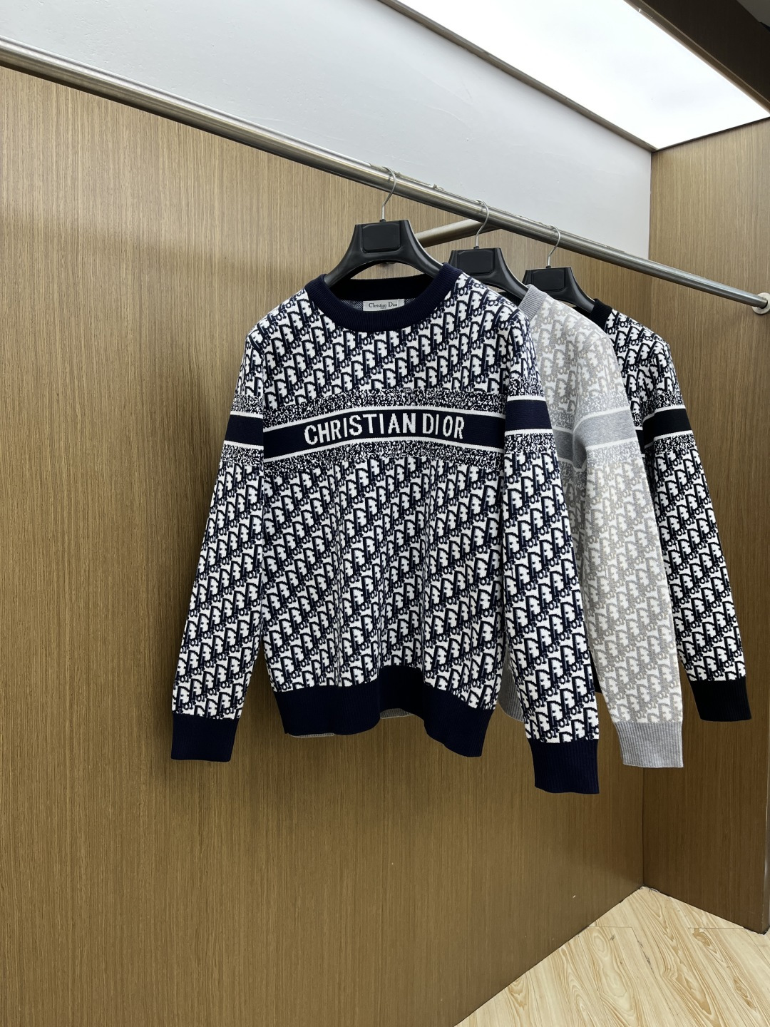 秋冬爆品 CD 🔥🔥aw秋冬新款 同步 时尚经典针织毛衣 秋冬必备款 采用针织衫加厚毛衣，精致简洁大方 