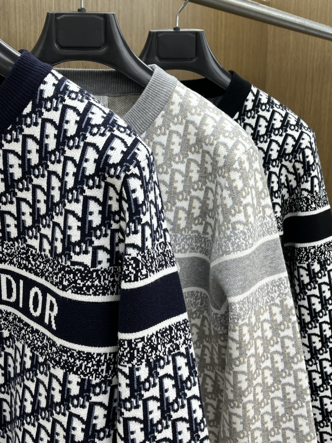 秋冬爆品 CD 🔥🔥aw秋冬新款 同步 时尚经典针织毛衣 秋冬必备款 采用针织衫加厚毛衣，精致简洁大方 