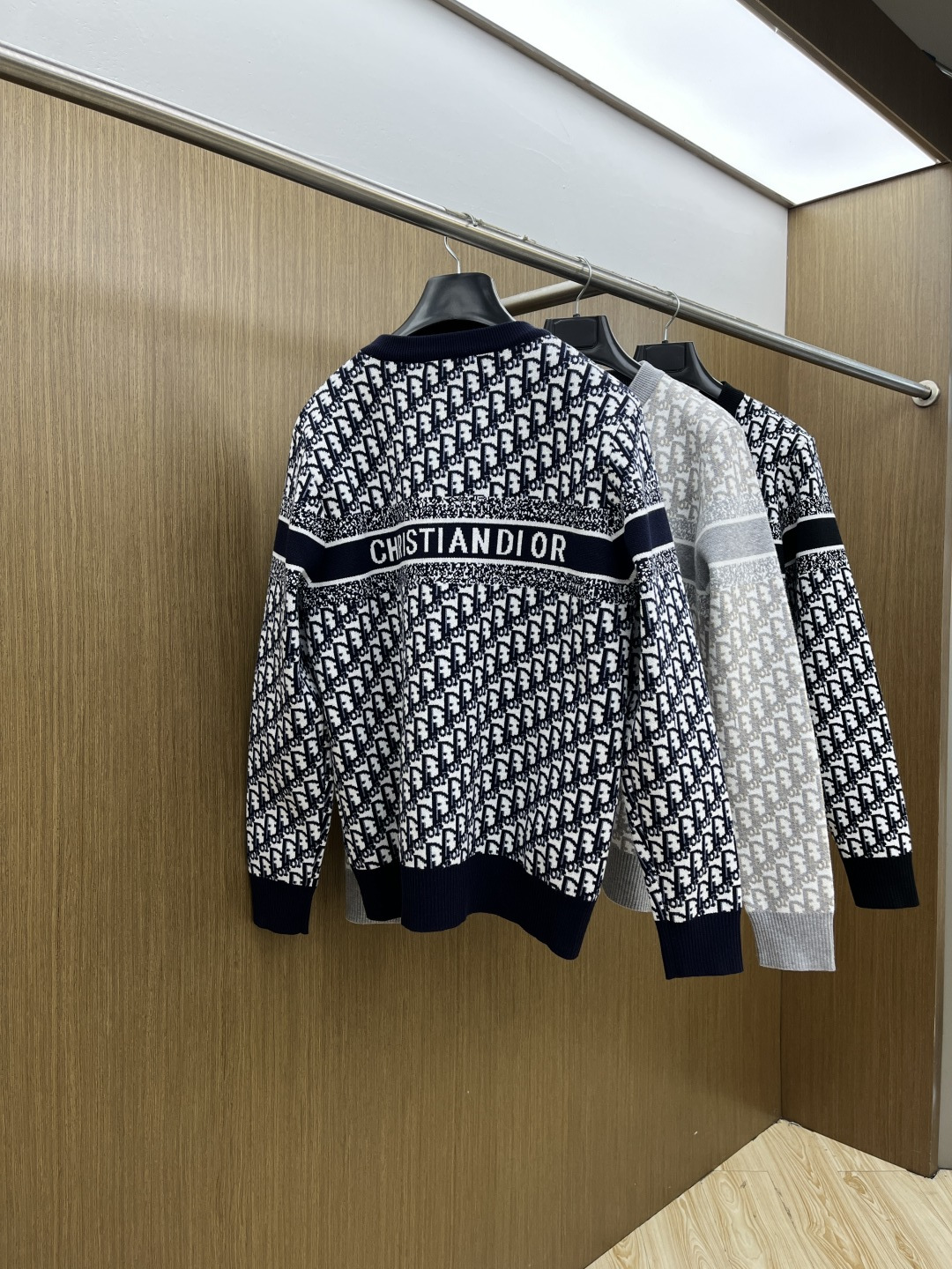 秋冬爆品 CD 🔥🔥aw秋冬新款 同步 时尚经典针织毛衣 秋冬必备款 采用针织衫加厚毛衣，精致简洁大方 