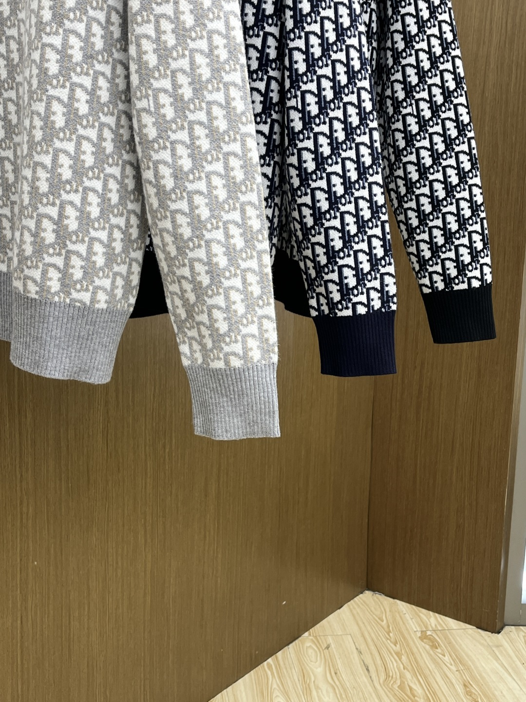 秋冬爆品 CD 🔥🔥aw秋冬新款 同步 时尚经典针织毛衣 秋冬必备款 采用针织衫加厚毛衣，精致简洁大方 