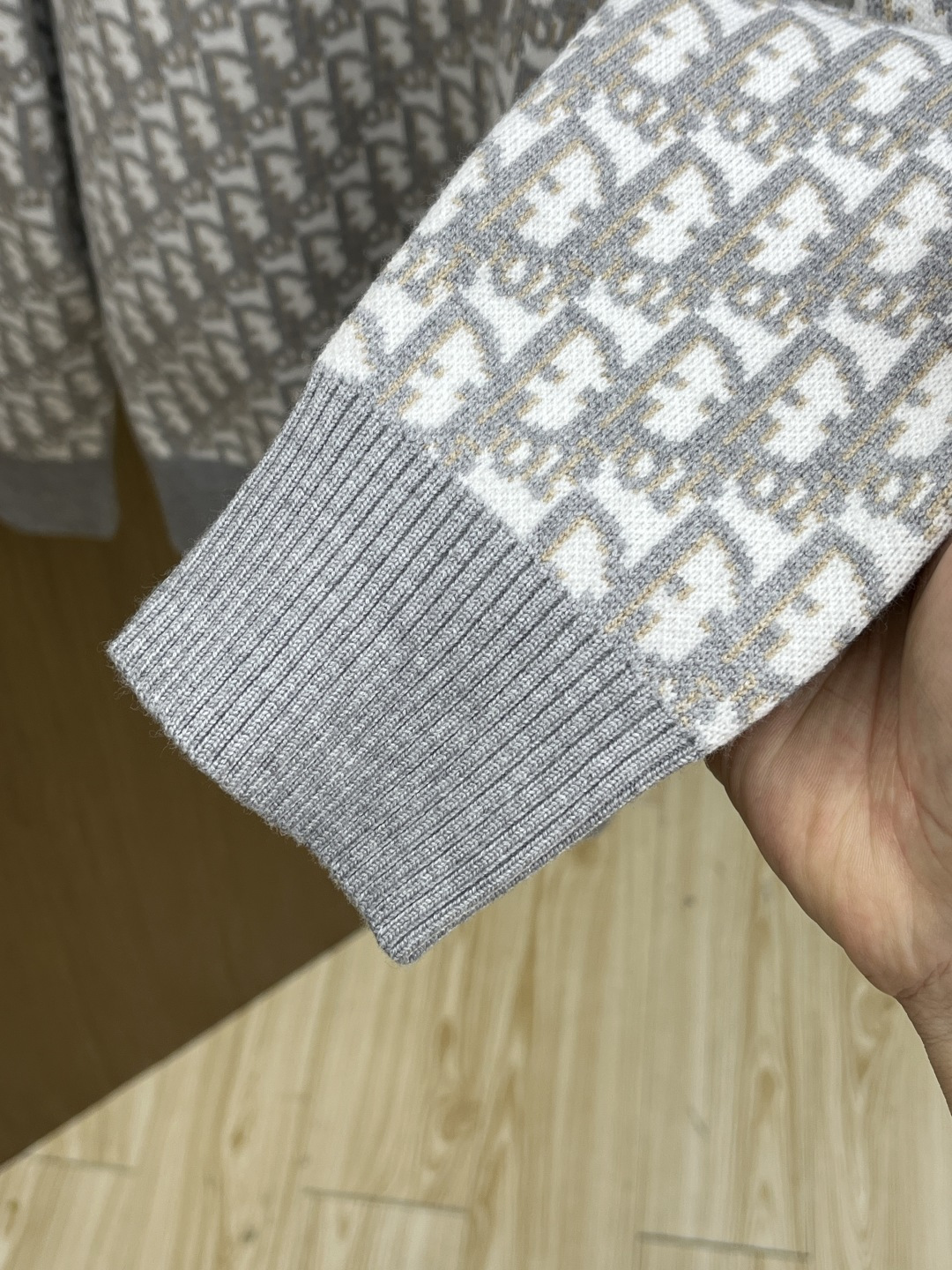 秋冬爆品 CD 🔥🔥aw秋冬新款 同步 时尚经典针织毛衣 秋冬必备款 采用针织衫加厚毛衣，精致简洁大方 