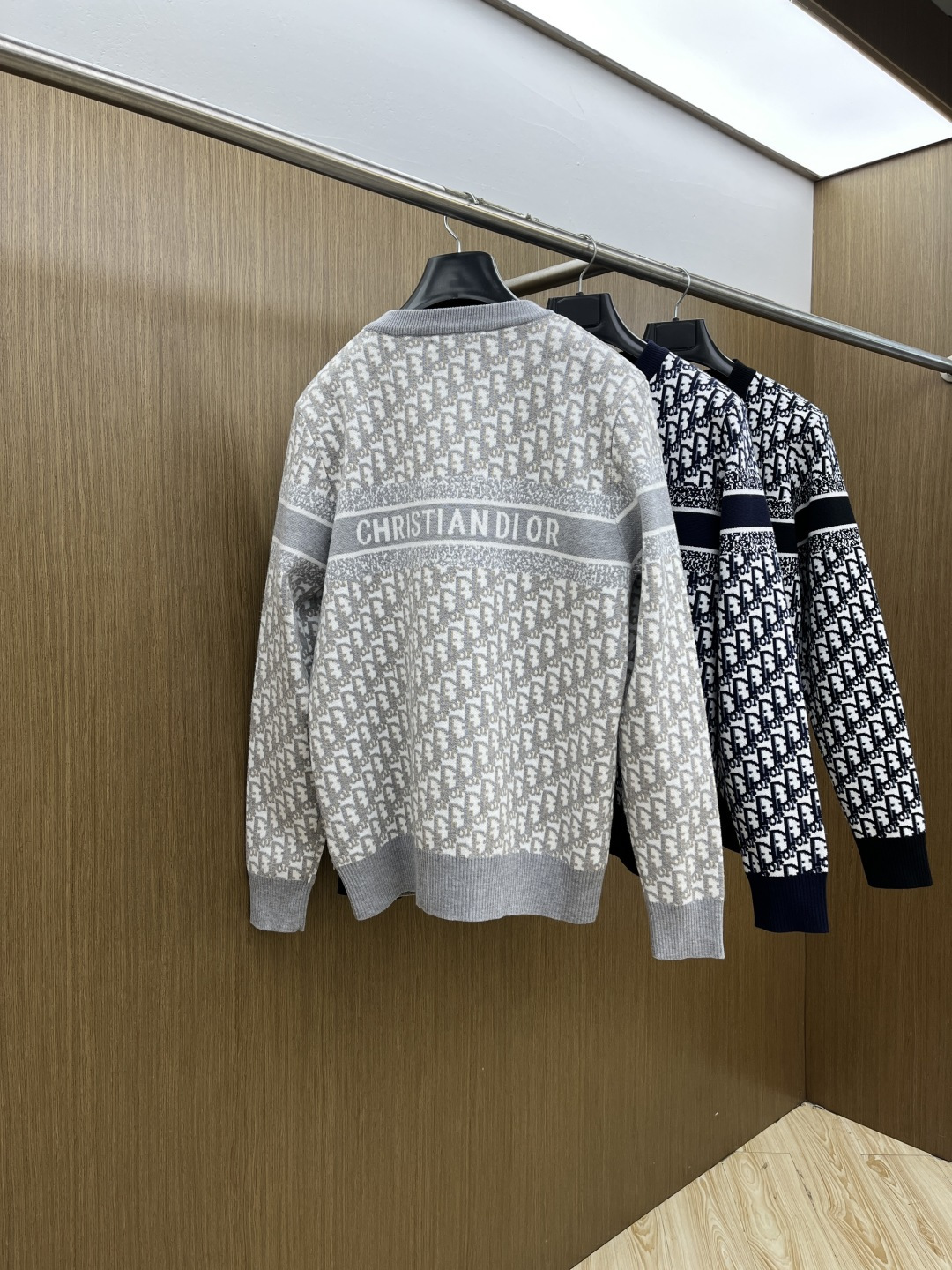 秋冬爆品 CD 🔥🔥aw秋冬新款 同步 时尚经典针织毛衣 秋冬必备款 采用针织衫加厚毛衣，精致简洁大方 