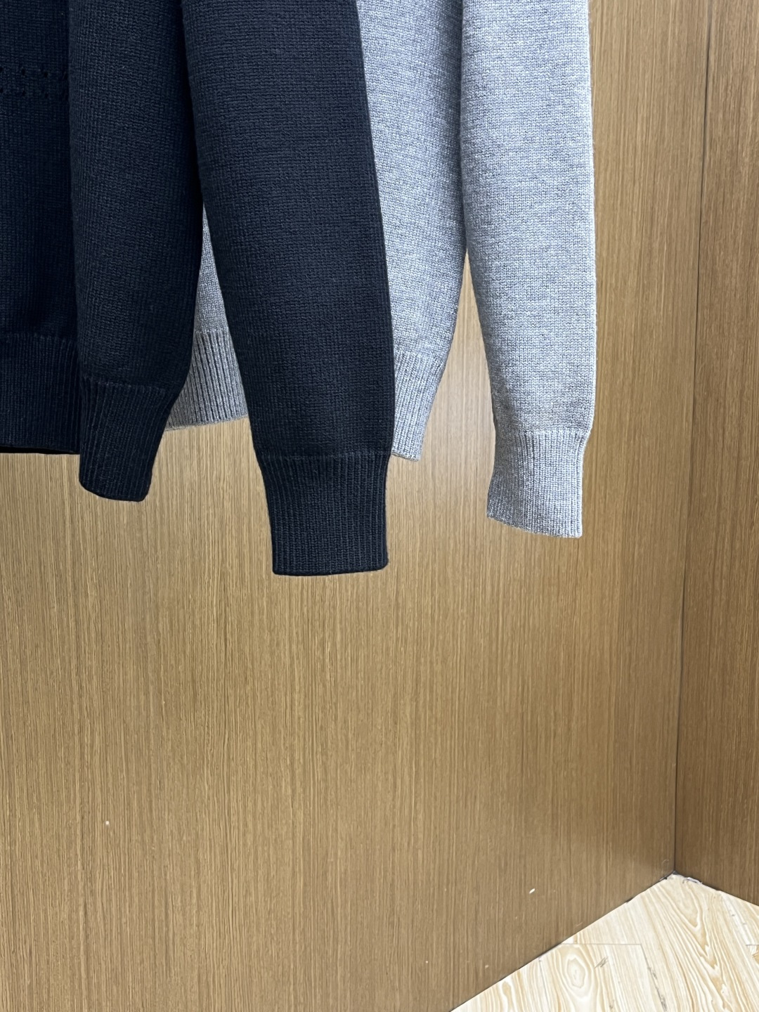 秋冬爆品 LV 🔥🔥aw秋冬新款 同步 时尚经典针织毛衣 秋冬必备款 采用针织衫加厚毛衣，精致简洁大方 