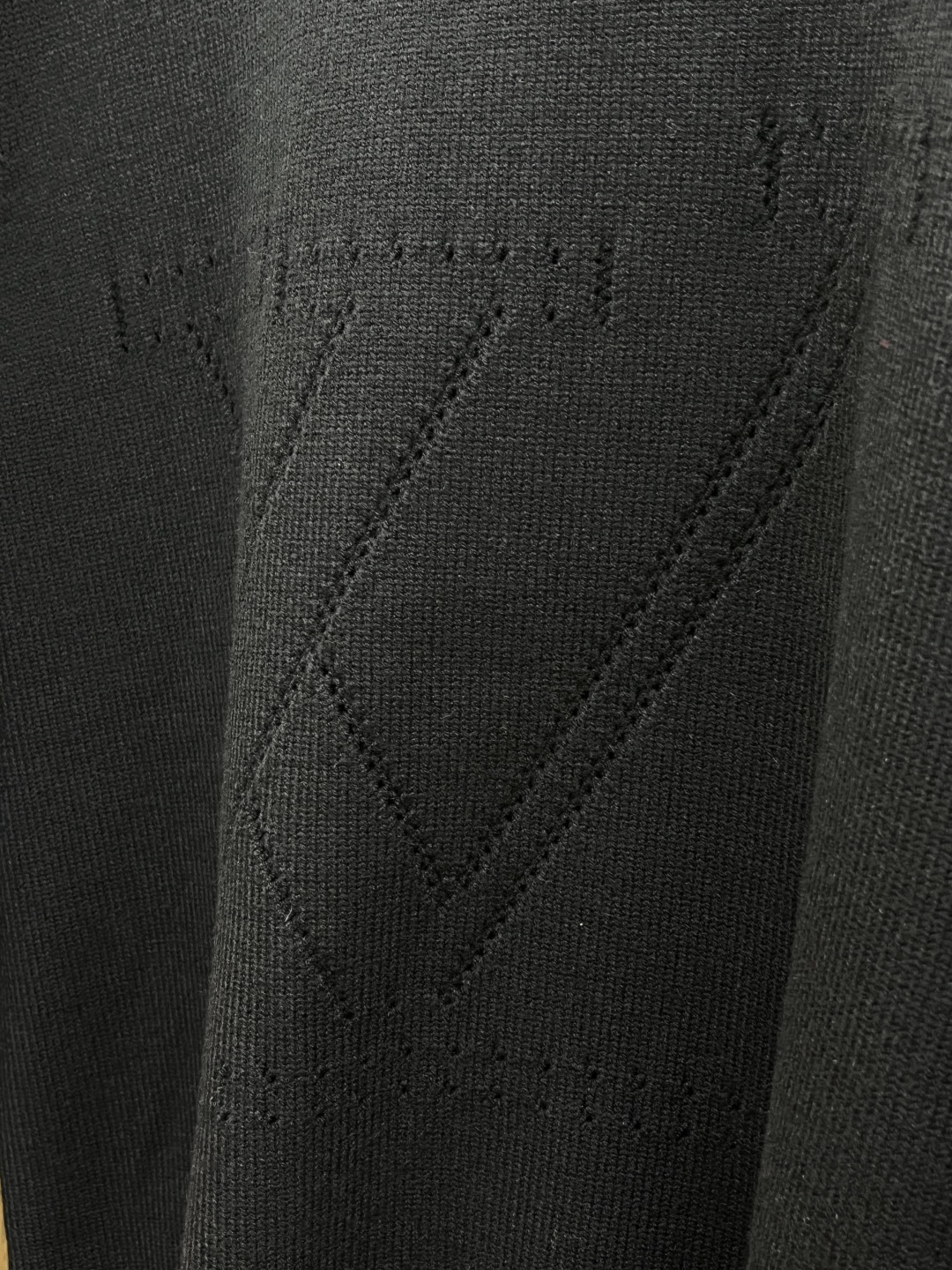 秋冬爆品 LV 🔥🔥aw秋冬新款 同步 时尚经典针织毛衣 秋冬必备款 采用针织衫加厚毛衣，精致简洁大方 