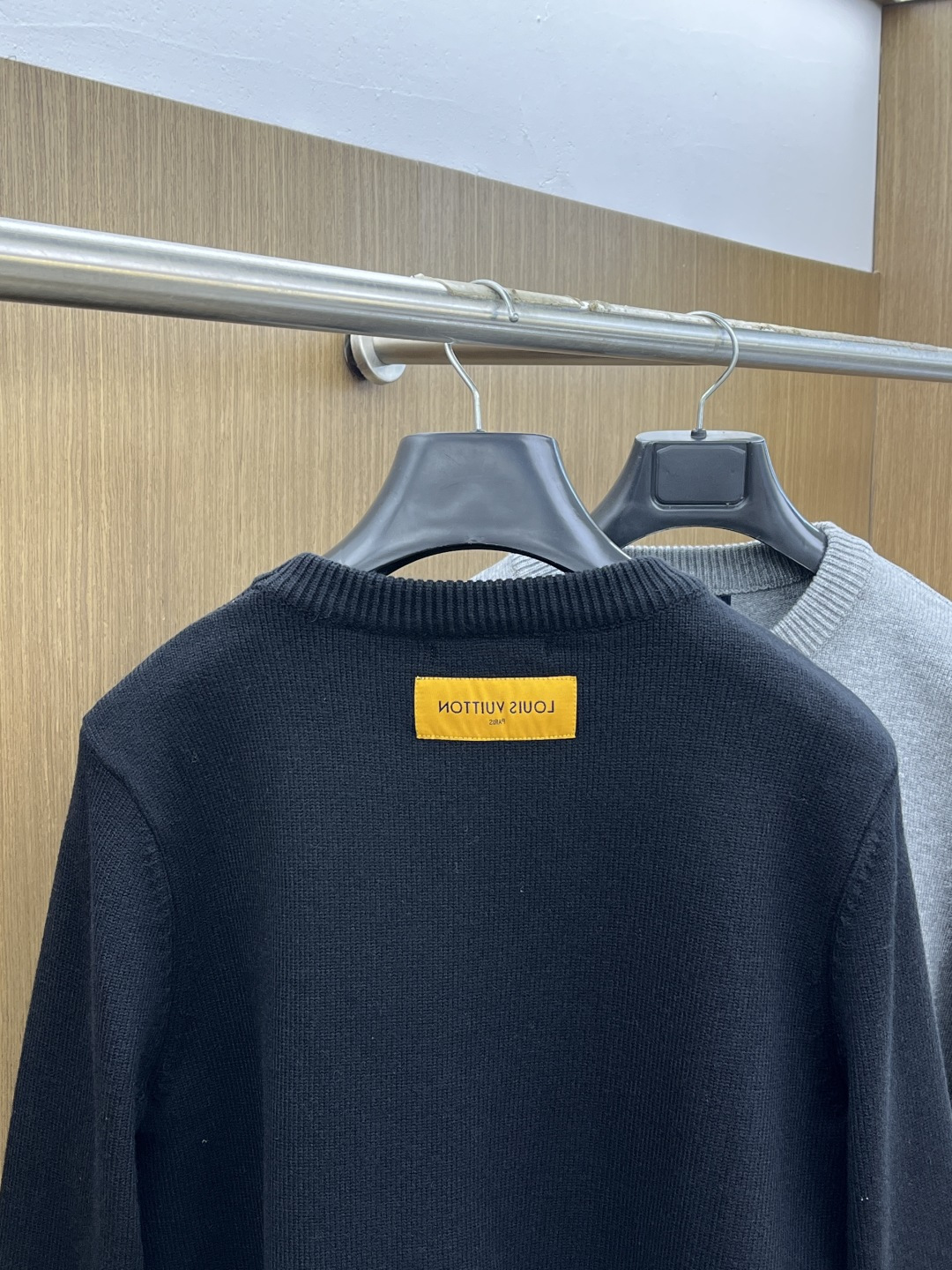 秋冬爆品 LV 🔥🔥aw秋冬新款 同步 时尚经典针织毛衣 秋冬必备款 采用针织衫加厚毛衣，精致简洁大方 