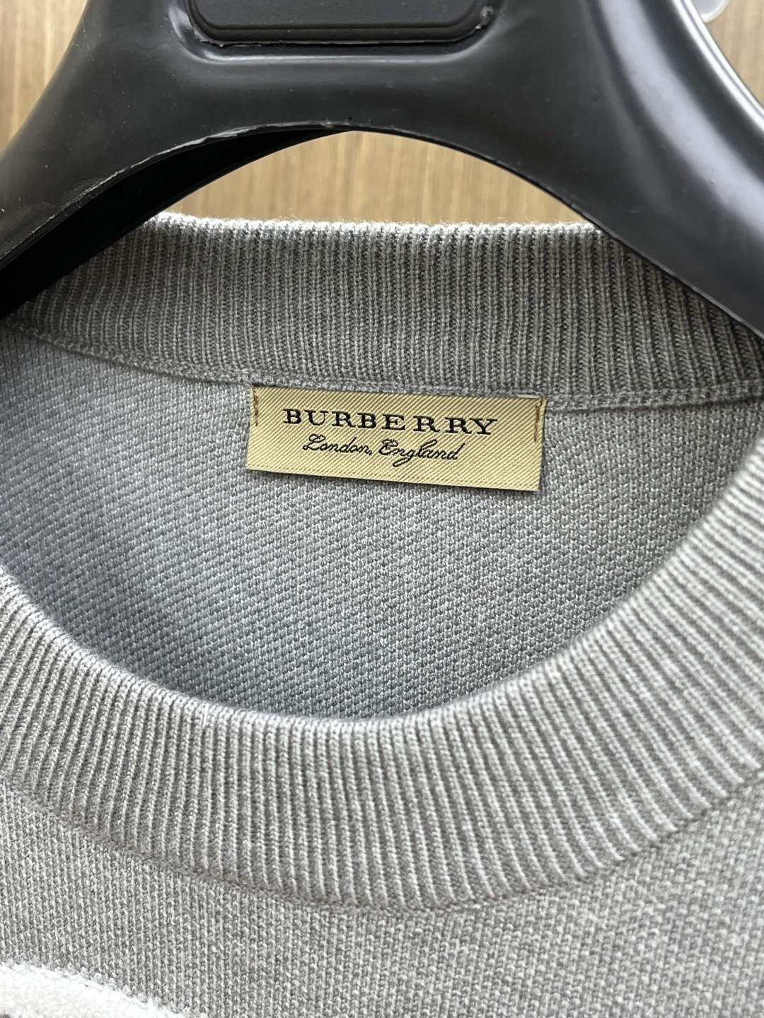 秋冬爆品 BBR 🔥🔥aw秋冬新款 同步 时尚经典针织毛衣 秋冬必备款 采用针织衫加厚毛衣，精致简洁大方