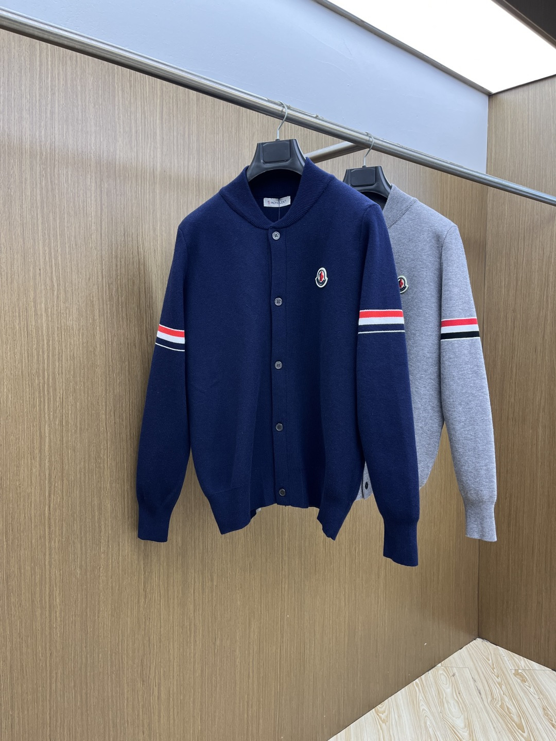 秋冬爆品 TB 🔥🔥aw秋冬新款 同步 时尚经典针织开衫毛衣 秋冬必备款 采用针织衫加厚毛衣，精致简洁大