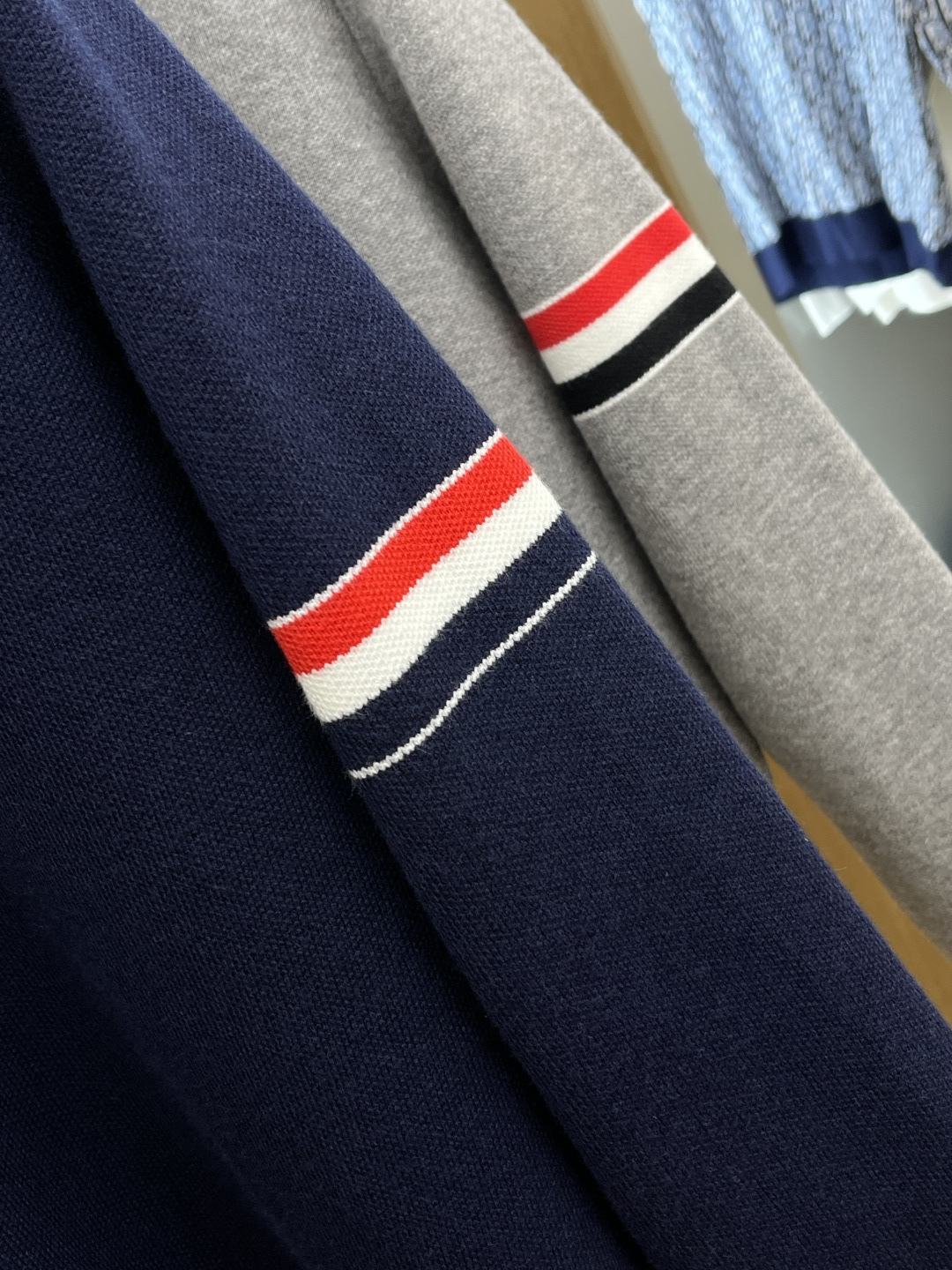 秋冬爆品 TB 🔥🔥aw秋冬新款 同步 时尚经典针织开衫毛衣 秋冬必备款 采用针织衫加厚毛衣，精致简洁大