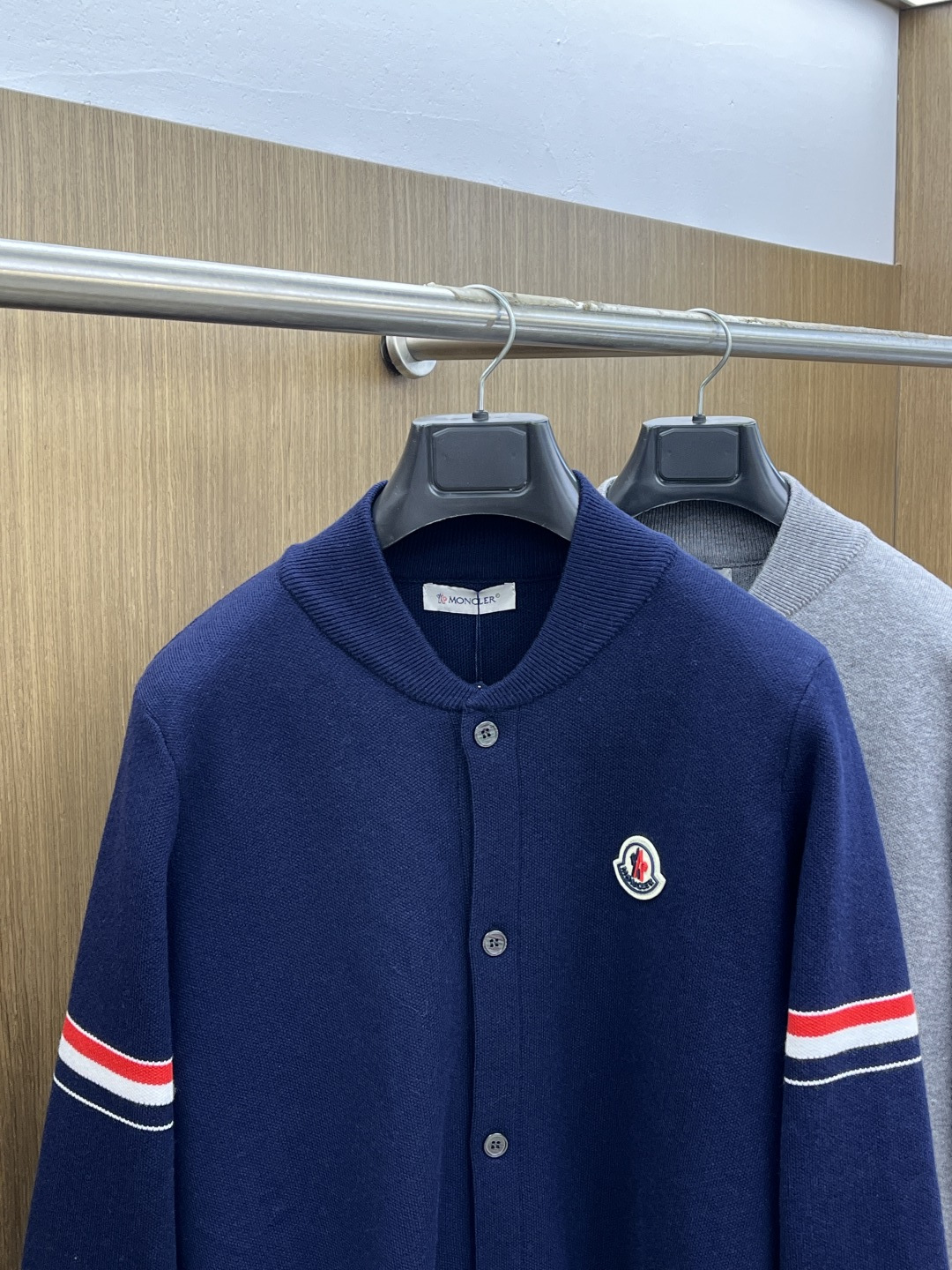 秋冬爆品 TB 🔥🔥aw秋冬新款 同步 时尚经典针织开衫毛衣 秋冬必备款 采用针织衫加厚毛衣，精致简洁大