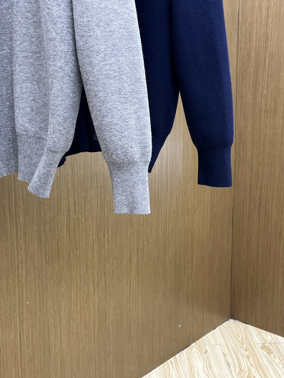 秋冬爆品 TB 🔥🔥aw秋冬新款 同步 时尚经典针织开衫毛衣 秋冬必备款 采用针织衫加厚毛衣，精致简洁大