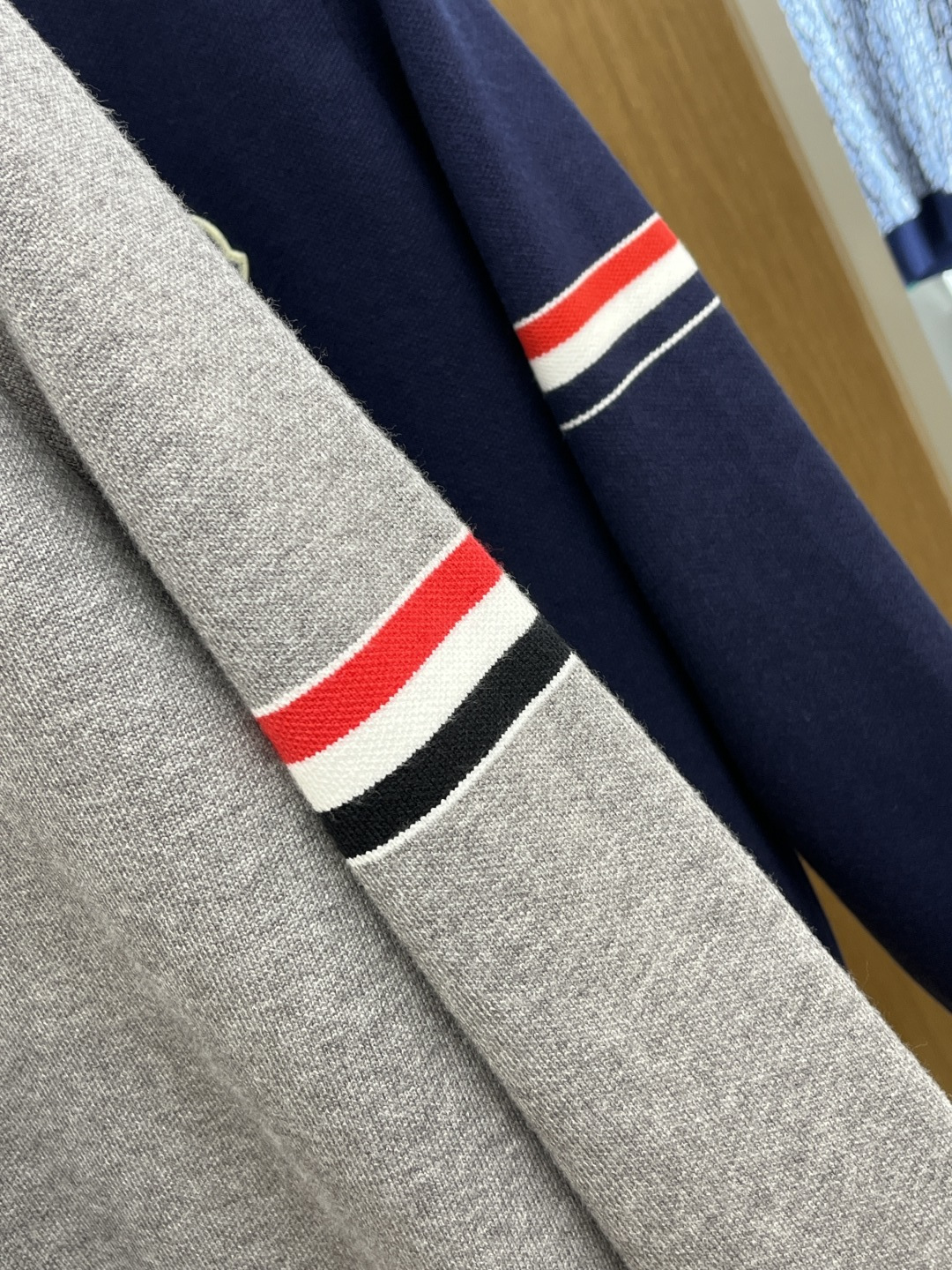 秋冬爆品 TB 🔥🔥aw秋冬新款 同步 时尚经典针织开衫毛衣 秋冬必备款 采用针织衫加厚毛衣，精致简洁大