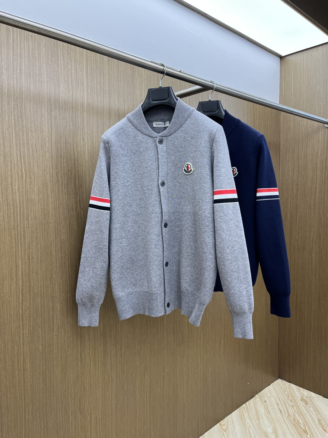 秋冬爆品 TB 🔥🔥aw秋冬新款 同步 时尚经典针织开衫毛衣 秋冬必备款 采用针织衫加厚毛衣，精致简洁大