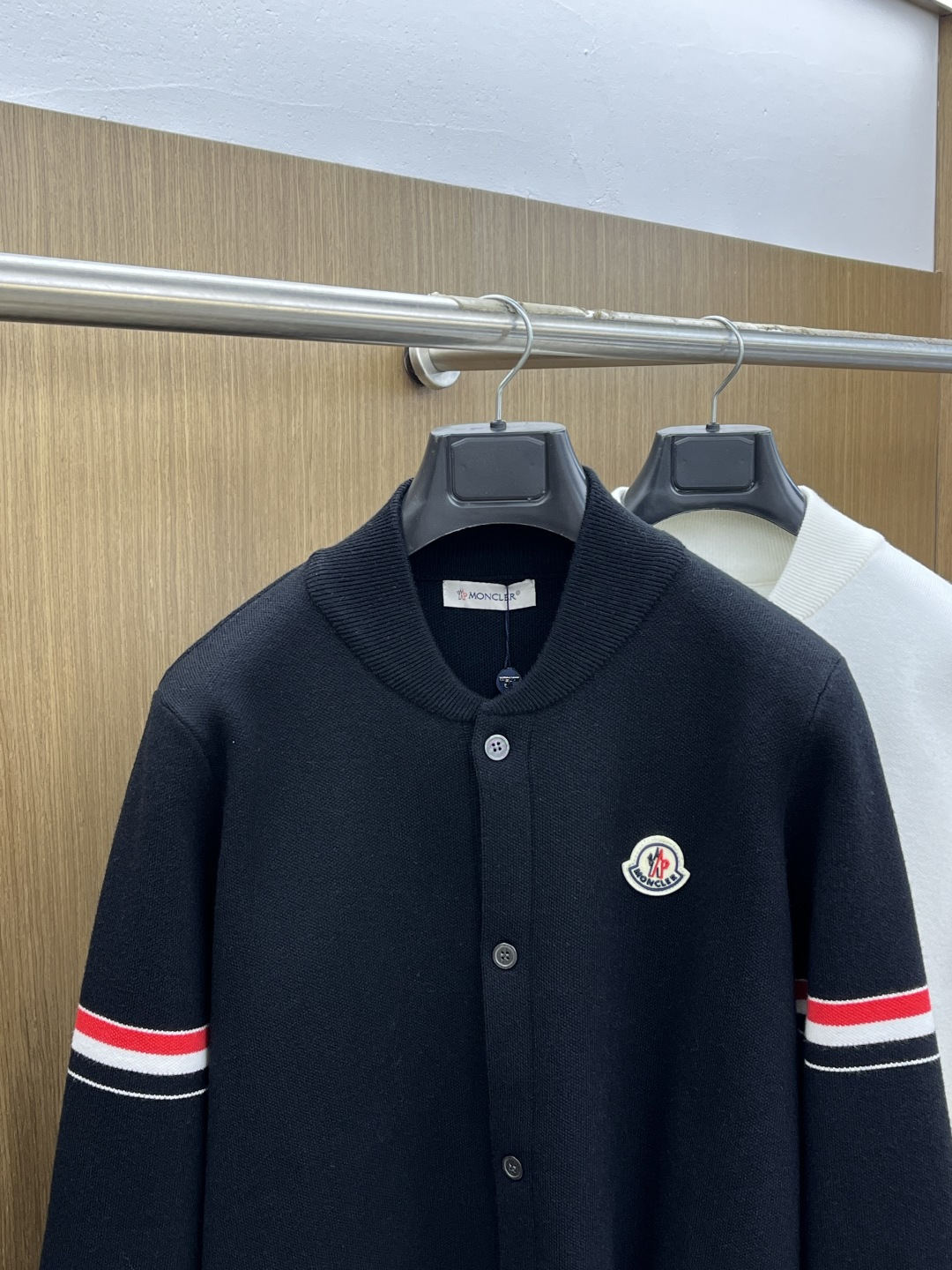 秋冬爆品 TB 🔥🔥aw秋冬新款 同步 时尚经典针织开衫毛衣 秋冬必备款 采用针织衫加厚毛衣，精致简洁大