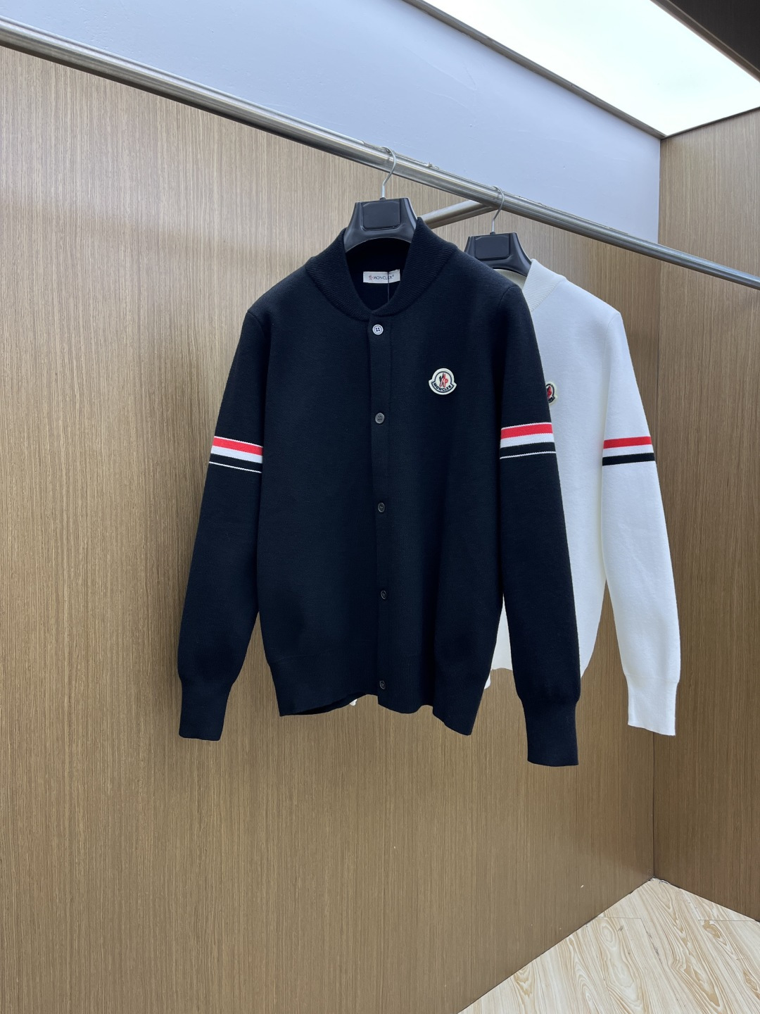 秋冬爆品 TB 🔥🔥aw秋冬新款 同步 时尚经典针织开衫毛衣 秋冬必备款 采用针织衫加厚毛衣，精致简洁大