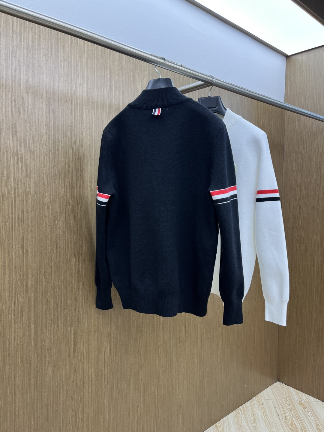 秋冬爆品 TB 🔥🔥aw秋冬新款 同步 时尚经典针织开衫毛衣 秋冬必备款 采用针织衫加厚毛衣，精致简洁大