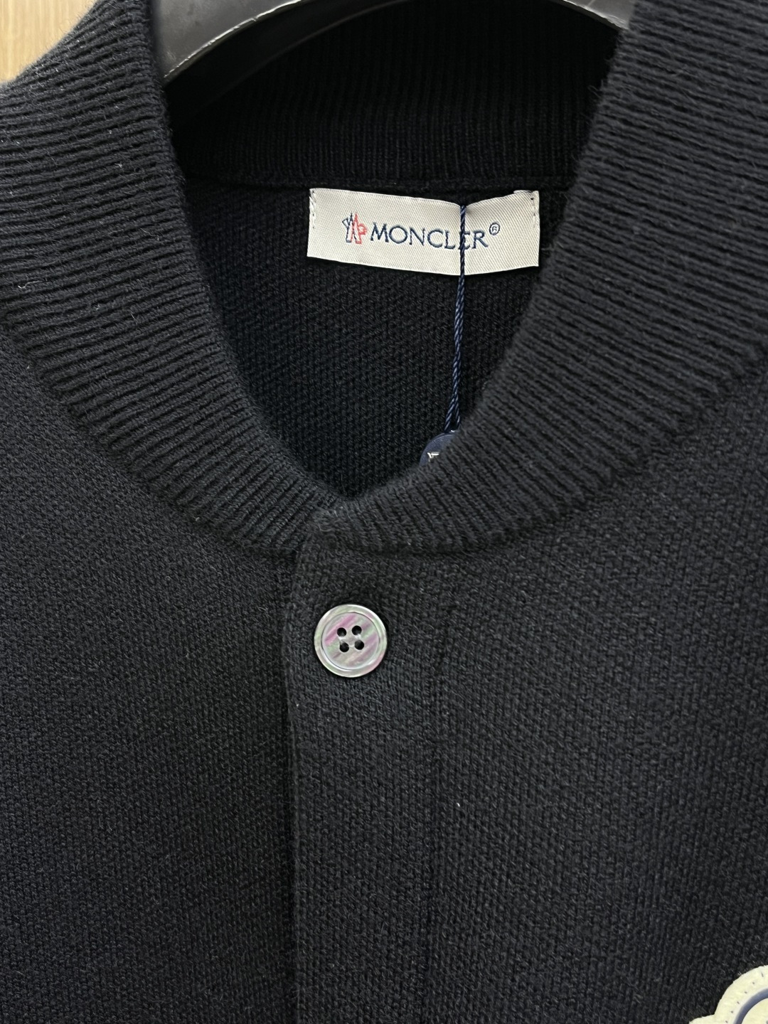 秋冬爆品 TB 🔥🔥aw秋冬新款 同步 时尚经典针织开衫毛衣 秋冬必备款 采用针织衫加厚毛衣，精致简洁大