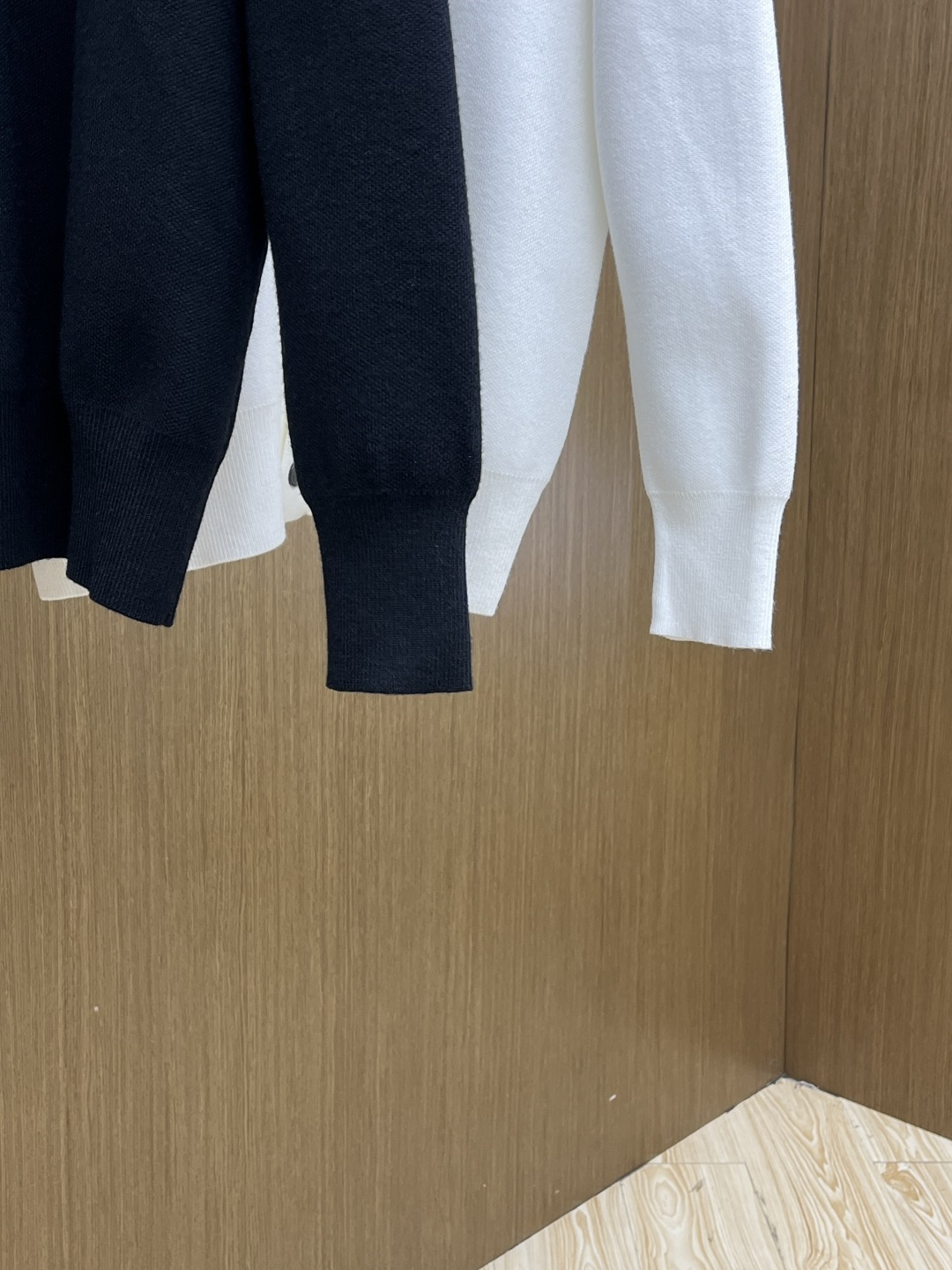 秋冬爆品 TB 🔥🔥aw秋冬新款 同步 时尚经典针织开衫毛衣 秋冬必备款 采用针织衫加厚毛衣，精致简洁大