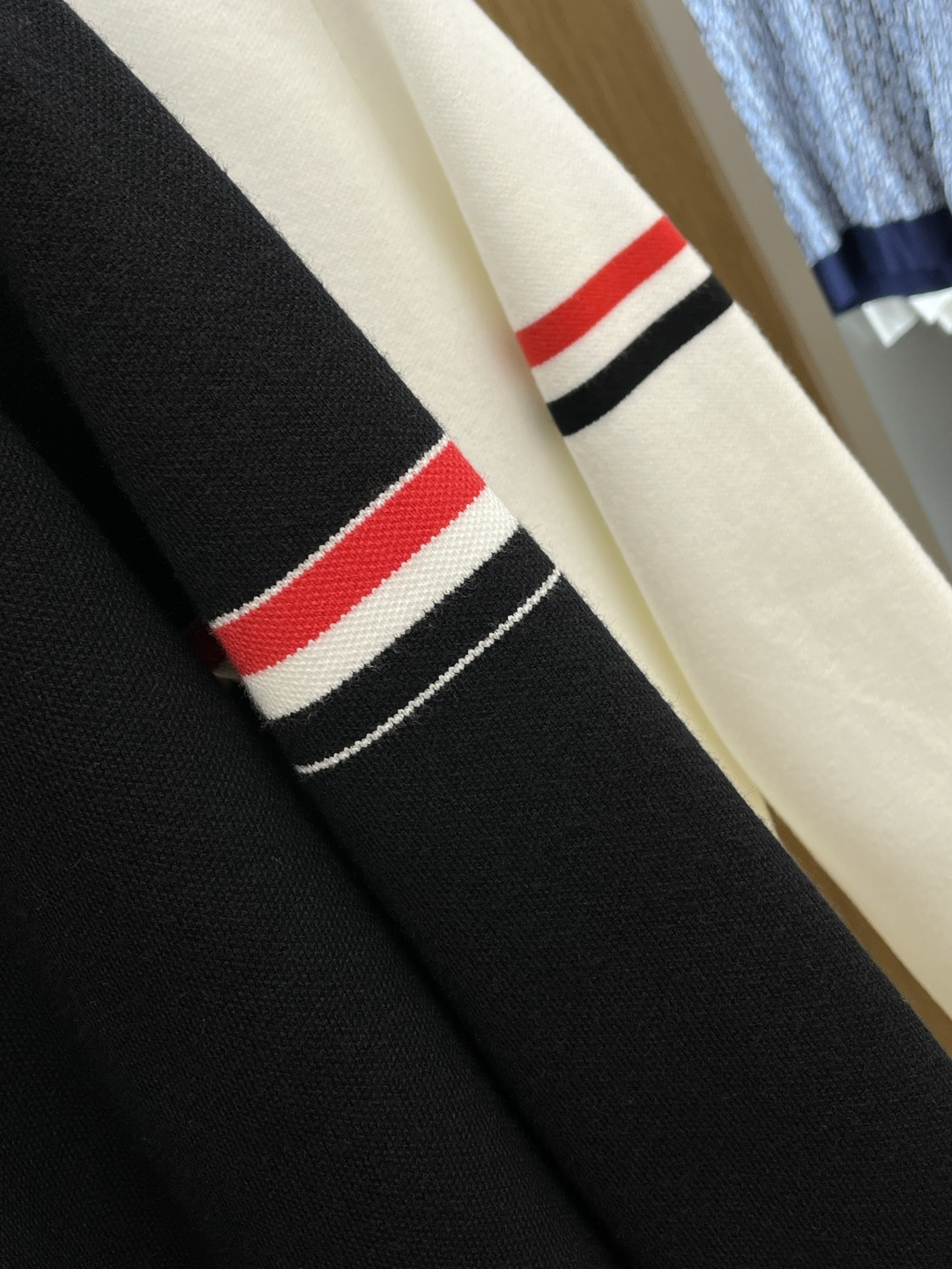 秋冬爆品 TB 🔥🔥aw秋冬新款 同步 时尚经典针织开衫毛衣 秋冬必备款 采用针织衫加厚毛衣，精致简洁大